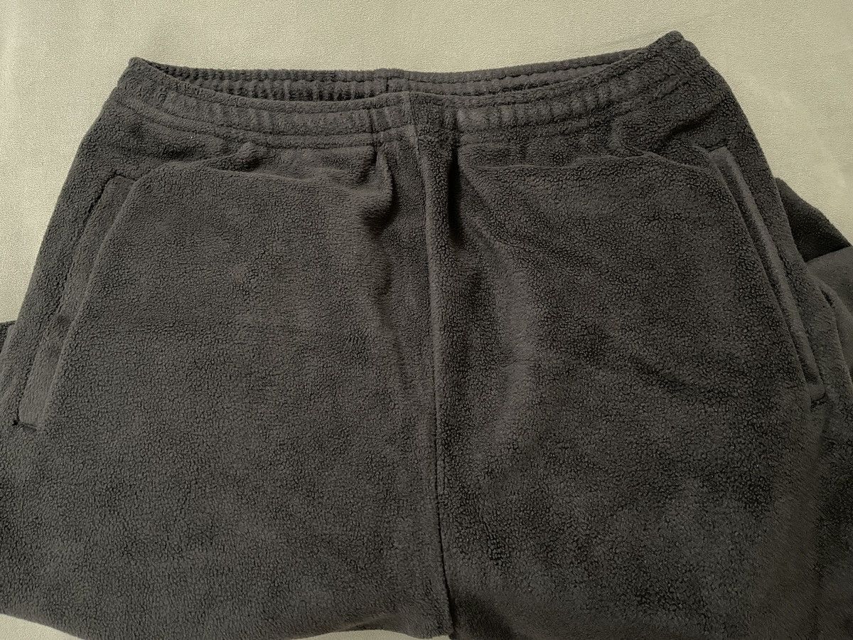 Balenciaga × Gap × Yeezy Yeezy Gap Fleece Polar Jogger Black L Size US 34 / EU 50 - 4 Thumbnail