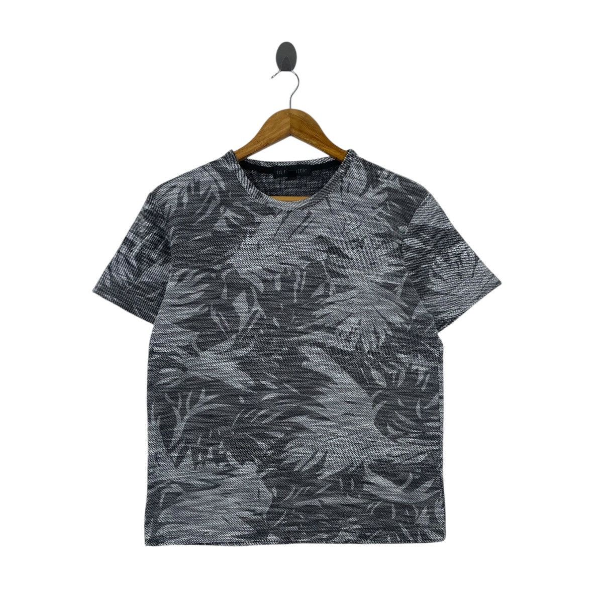 In The Attic IN THE ATTIC Japan Floral Motif Tshirt Size US M / EU 48-50 / 2 - 1 Thumbnail