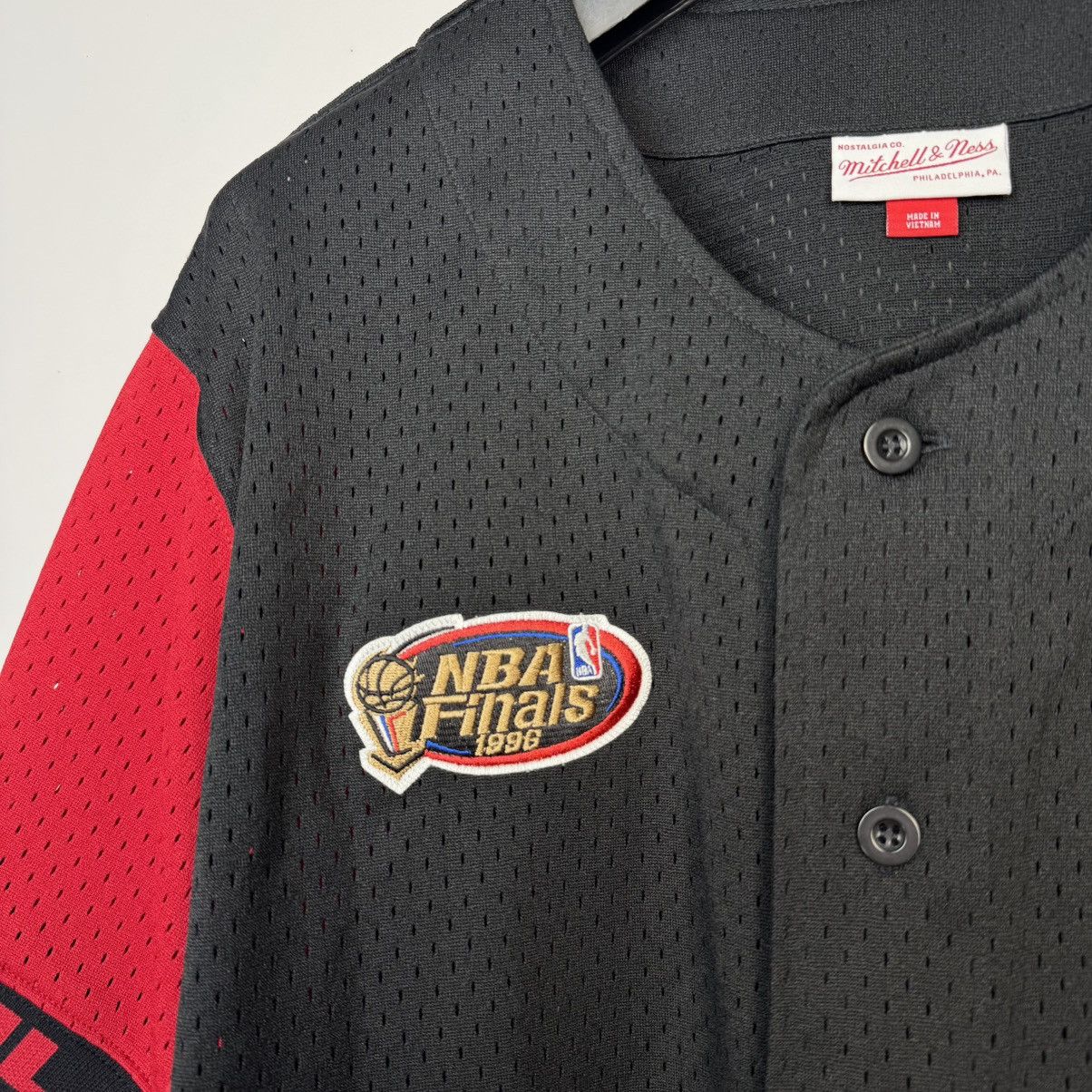 Mitchell & Ness Chicago Bulls Baseball Jersey NBA Mitchell & Ness Sz L Men Size US L / EU 52-54 / 3 - 9 Thumbnail