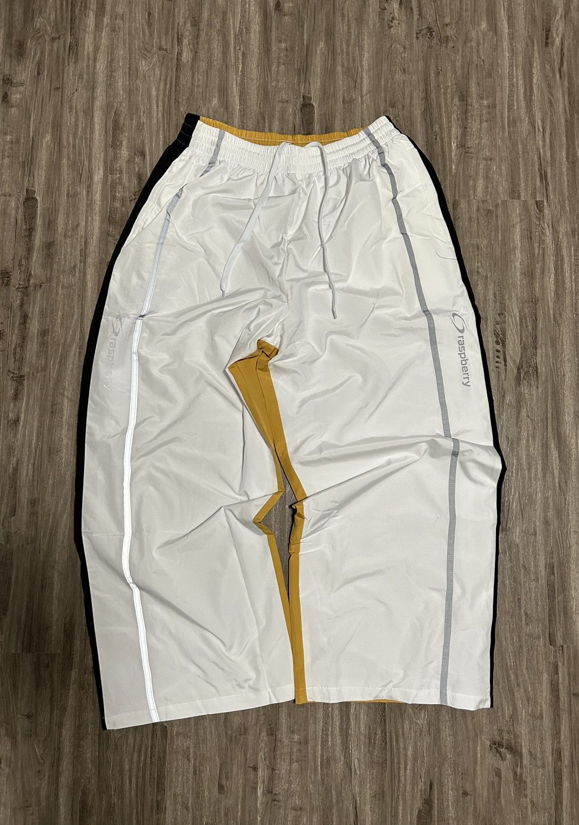 The GV Gallery GV Gallery Yellow & White Track Pants Size US 34 / EU 50 - 1 Thumbnail