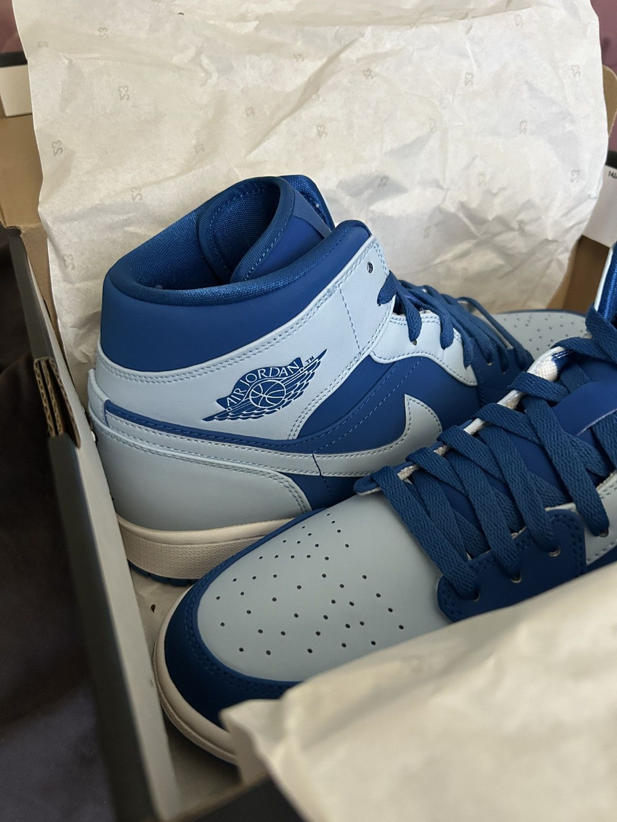 Nike Nike Air Jordan 1 Retro Mid 'Ice Blue' sneaker Size US 12 / EU 45 - 8 Thumbnail