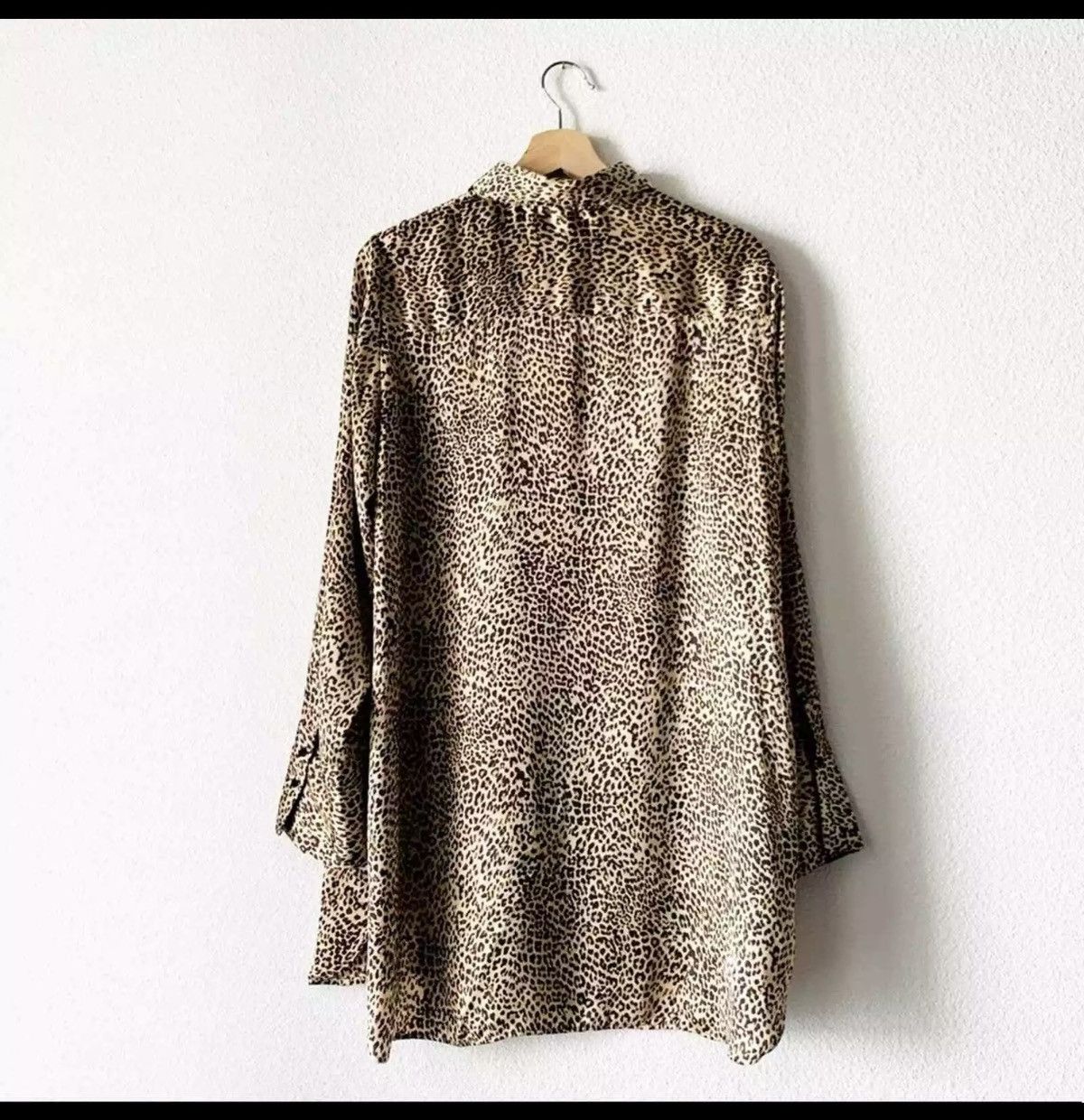 Zara Zara leopard print satin button down shirt / blouse / tunic Size L / US 10 / IT 46 - 4 Thumbnail