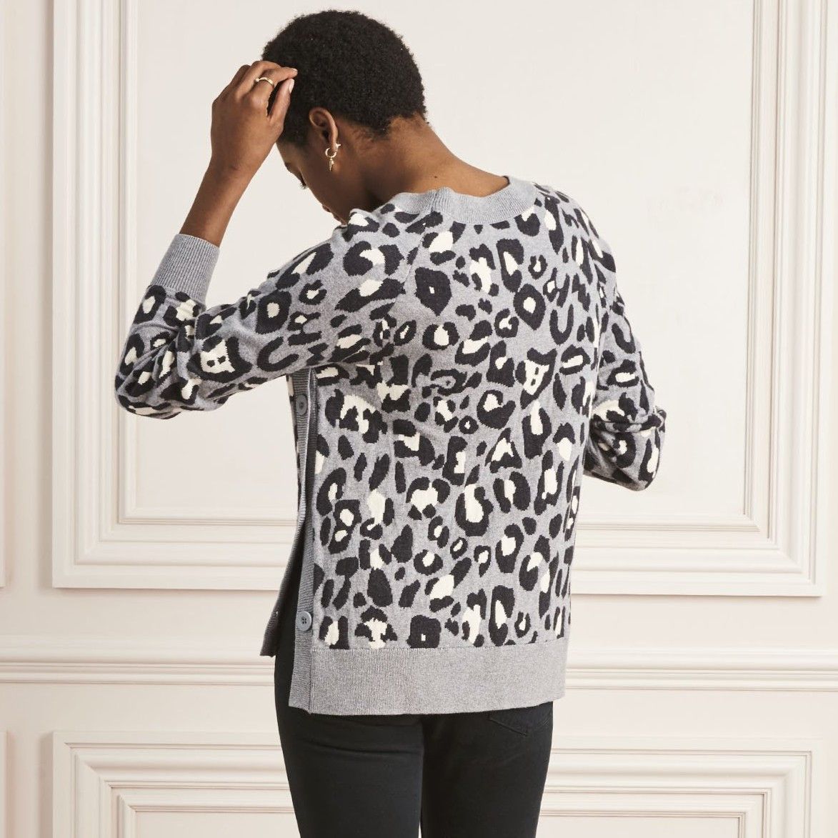 Other Stella & Dot The Side Button Sweater in Gray Leopard Print Size M / US 6-8 / IT 42-44 - 2 Thumbnail