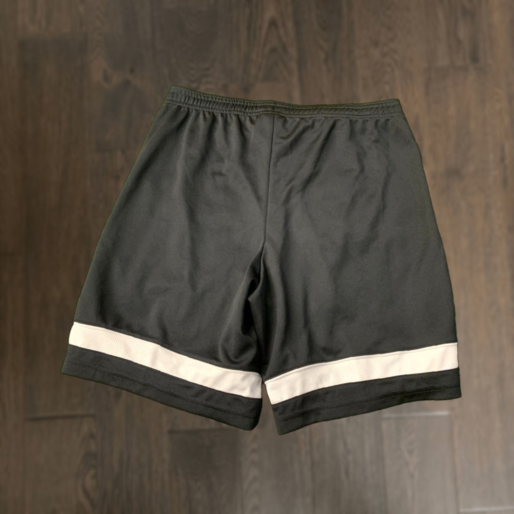 Nike NIKE DRI-FIT ACADEMY SHORTS Football Men S Black and White 2022 Nike Dri-Fit Shorts S Size US 29 - 1 Thumbnail