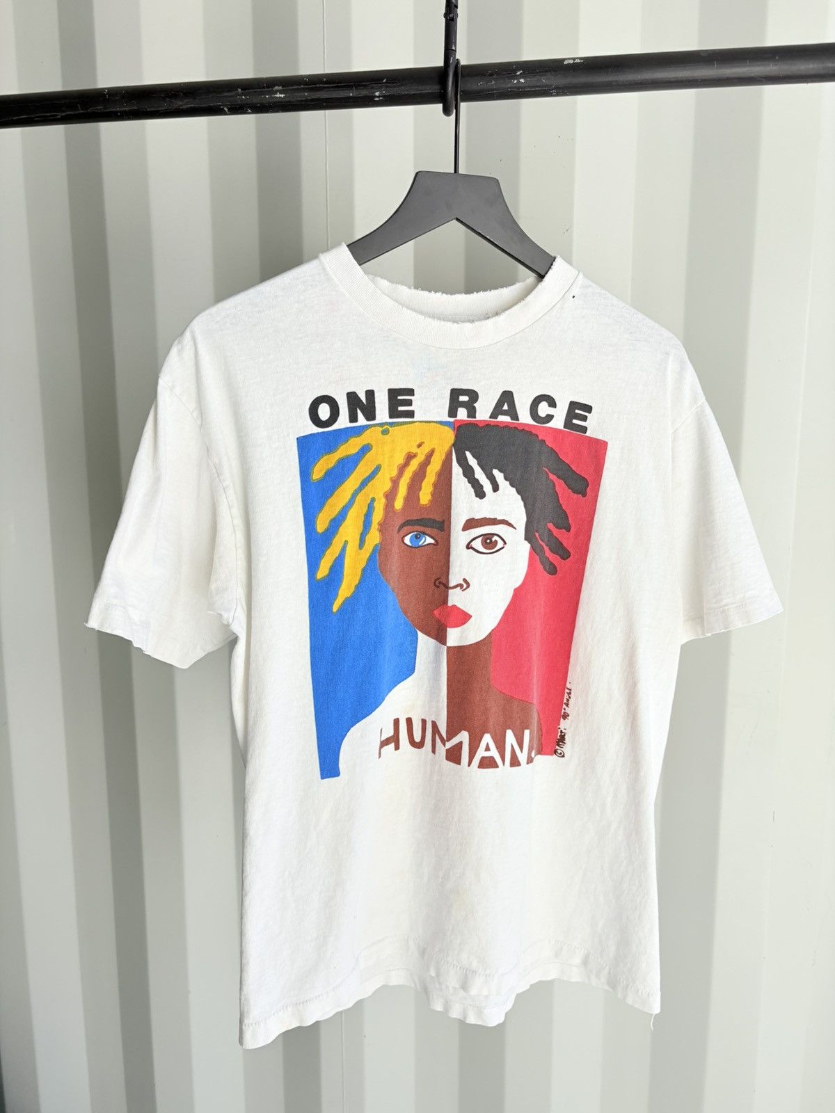 Vintage Vintage One Race Human Shirt Faded Distressed GRUNGE Band Size US L / EU 52-54 / 3 - 1 Thumbnail