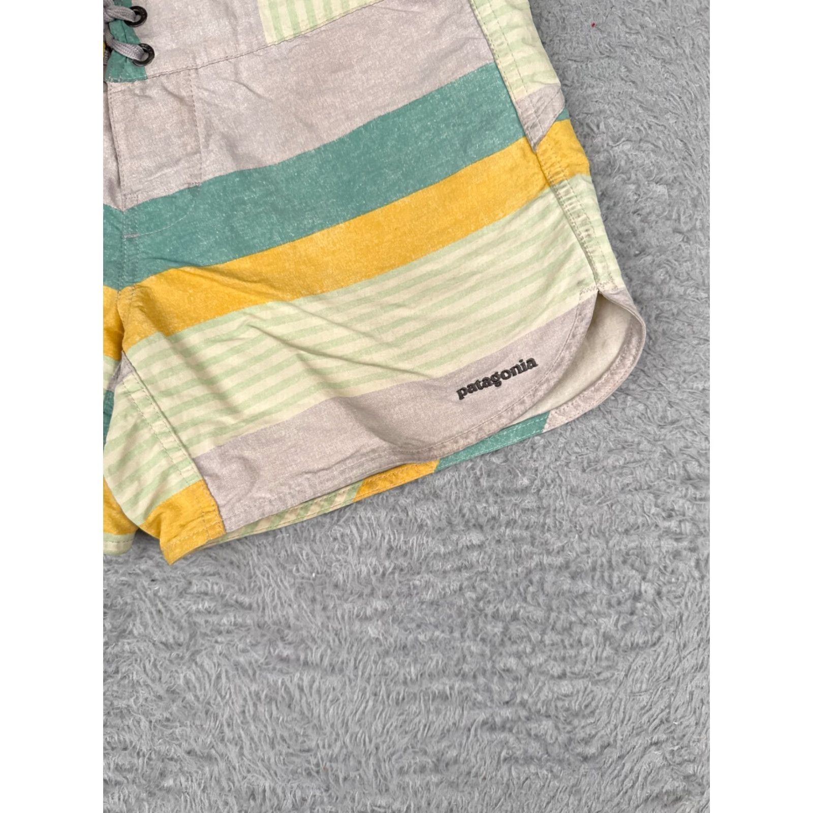 Patagonia Patagonia Womens Board Shorts Swim Trunks Green Stripe 5" Wavefarer Pockets 28x5 Nylon 100% Size ONE SIZE - 2 Thumbnail