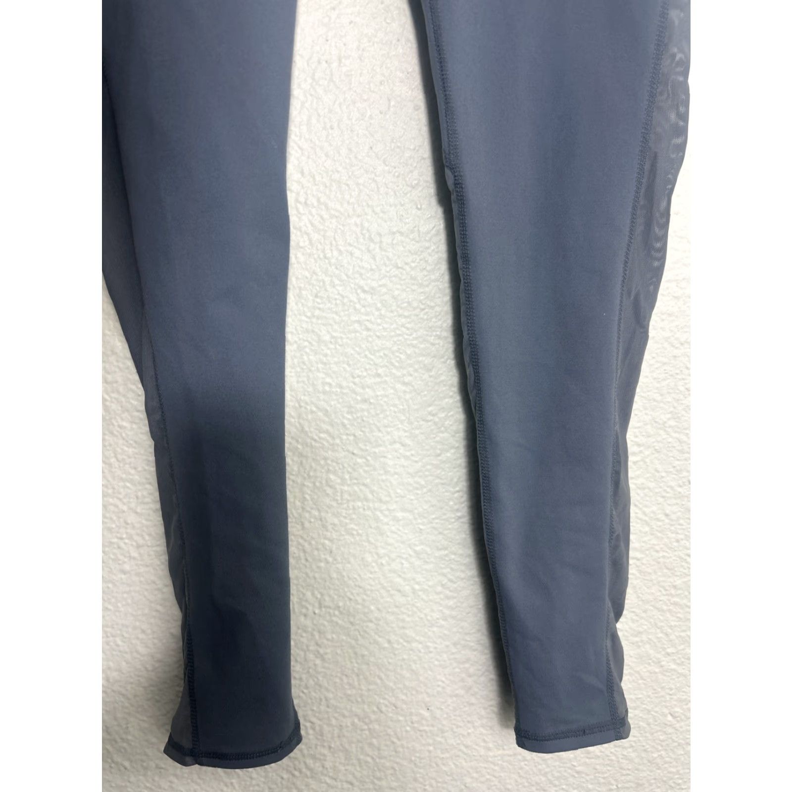 Fabletics Fabletics Leggings Womens Gray Breathable Pocket Yoga Pants 28x27 Small Compression Velcro? Size 28" / US 6 / IT 42 - 2 Thumbnail