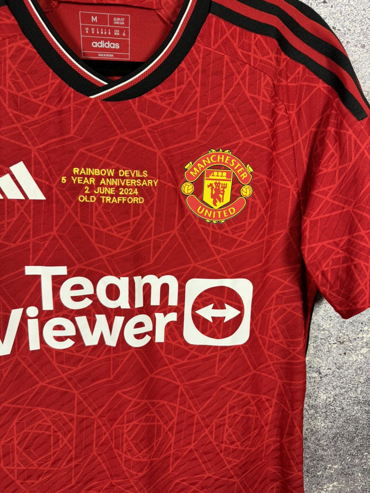 Adidas Manchester United 2023/24 Adidas Jersey Rainbow Devils M sz Size US M / EU 48-50 / 2 - 5 Thumbnail