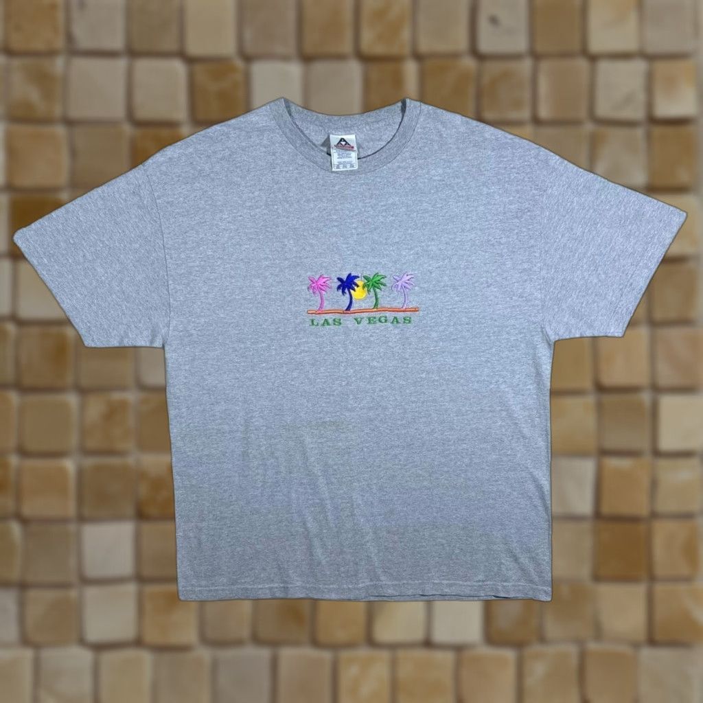 Vintage VINTAGE Alstyle "Las Vegas" Embroidered Spellout Souvenir Grey T-Shirt XXL Mens Size US XXL / EU 58 / 5 - 1 Thumbnail