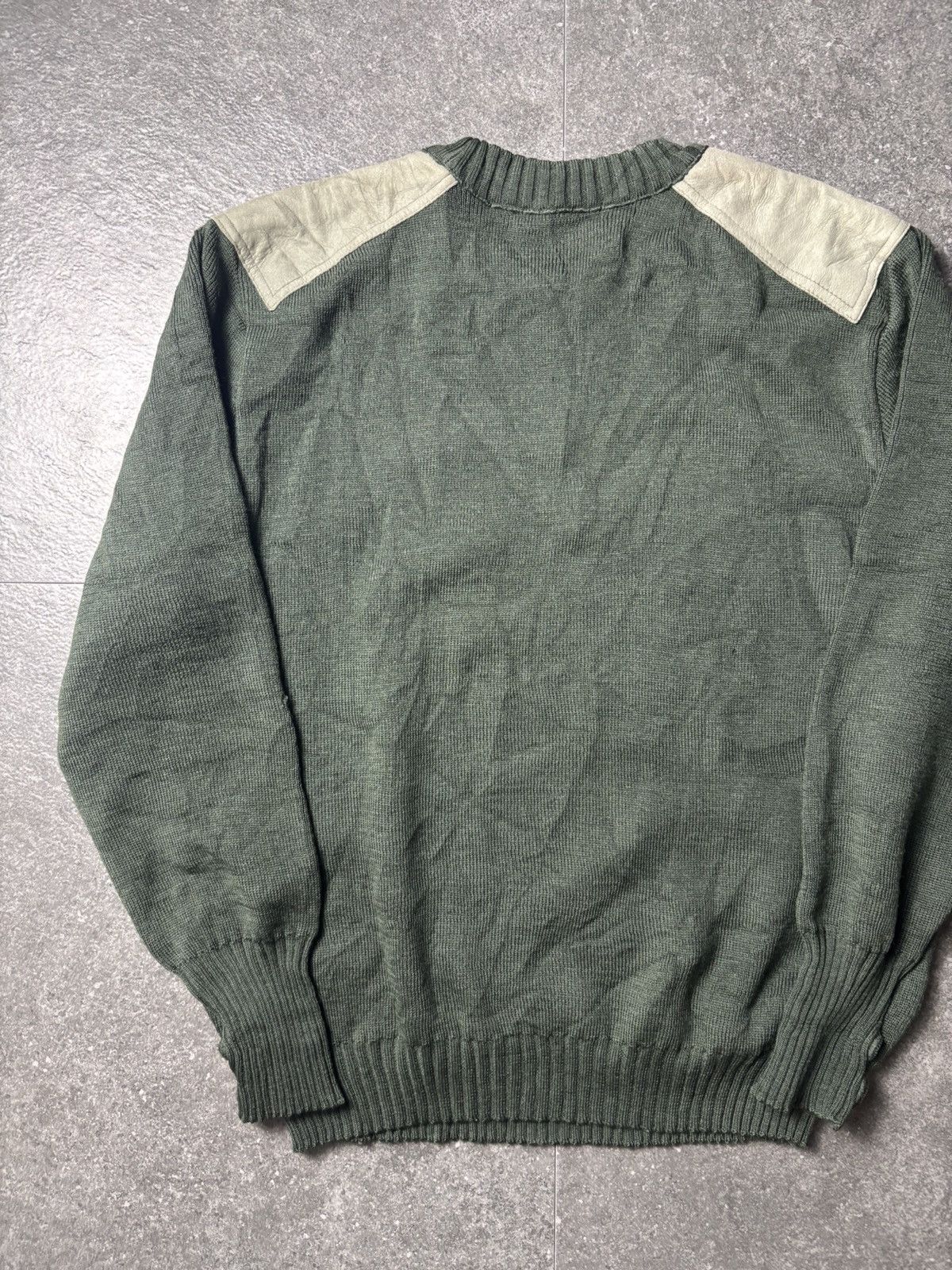 Burberry 1990s Burberrys Pure New Wool Military Green Knitwear Size US L / EU 52-54 / 3 - 11 Thumbnail