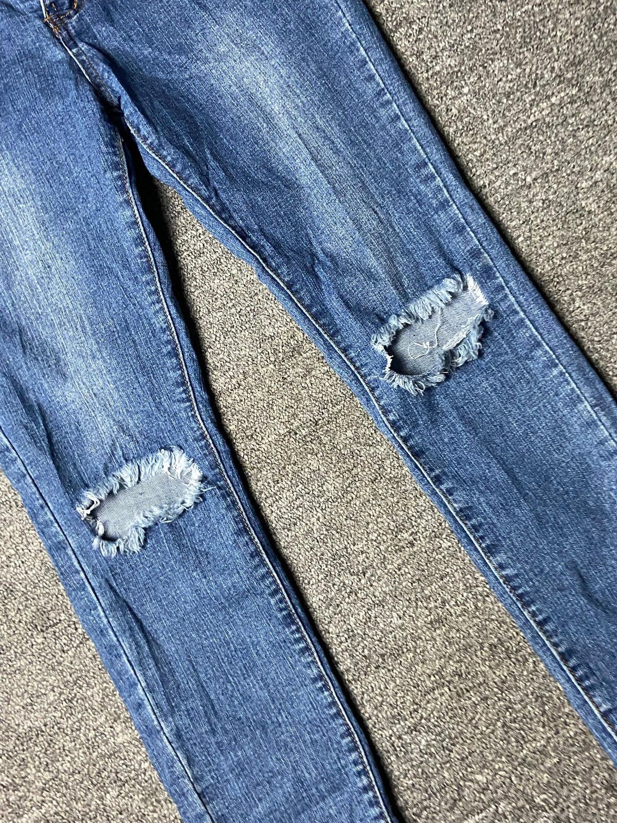 Acne Studios Acne Studios Knee Ripped Denim Jeans (162) Size 27" / US 4 / IT 40 - 3 Thumbnail