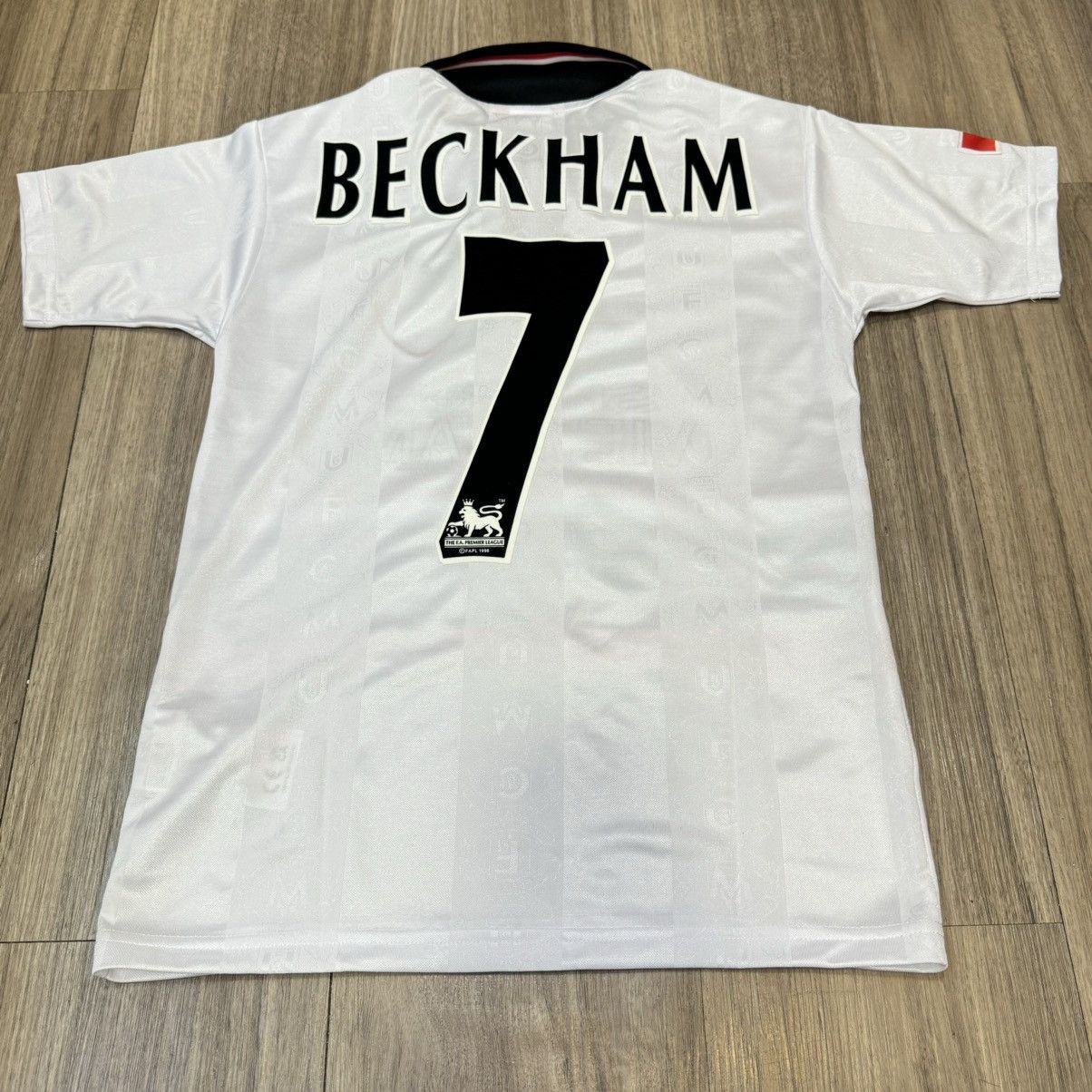 Other (Youth size)Manchester United 97/99 retro shirt #7 Beckham Size S / US 4 / IT 40 - 2 Thumbnail