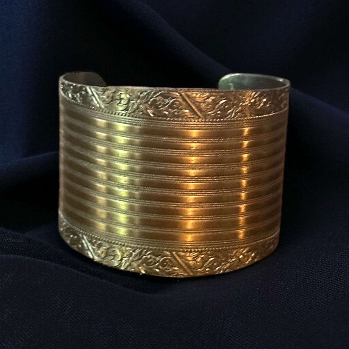 Vintage Vintage gold tone wide cuff bracelet Size ONE SIZE - 1 Thumbnail