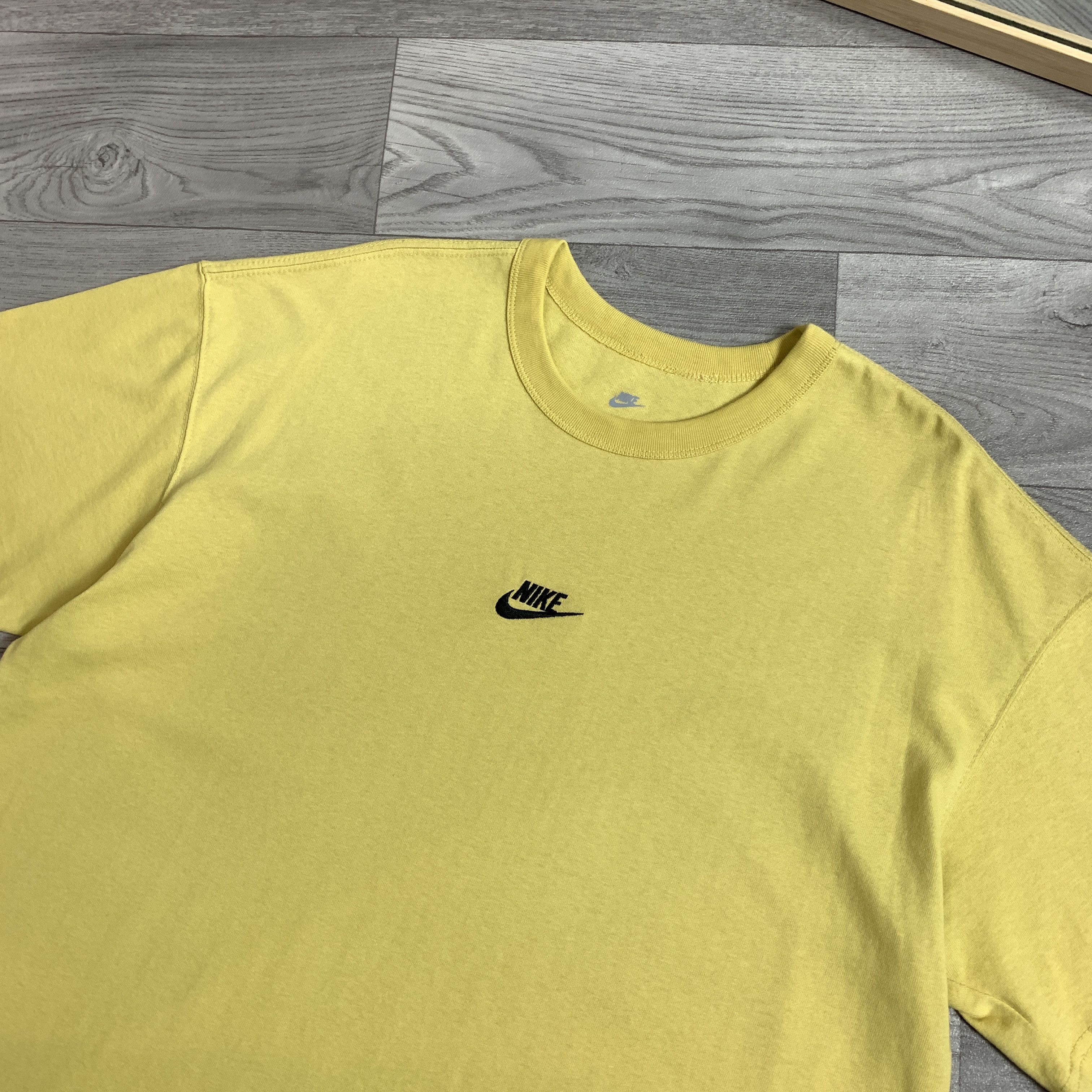 Nike Nike NSW Premium Centre Swoosh Yellow Oversize Tee Shirt L Size US L / EU 52-54 / 3 - 4 Thumbnail