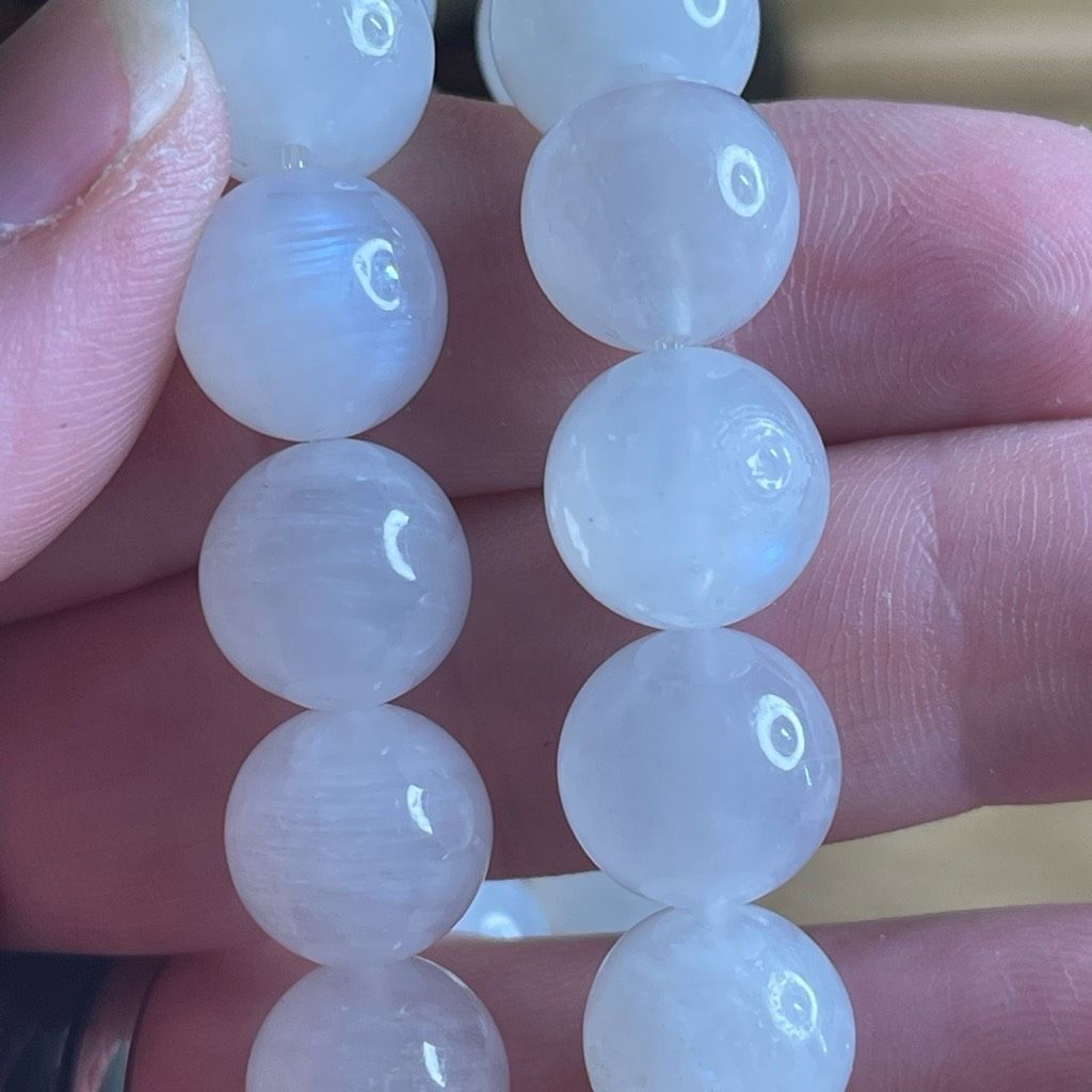 Other White Moonstone beaded bracelet 7” crystal healing beads 8mm blue flash Size ONE SIZE - 5 Thumbnail