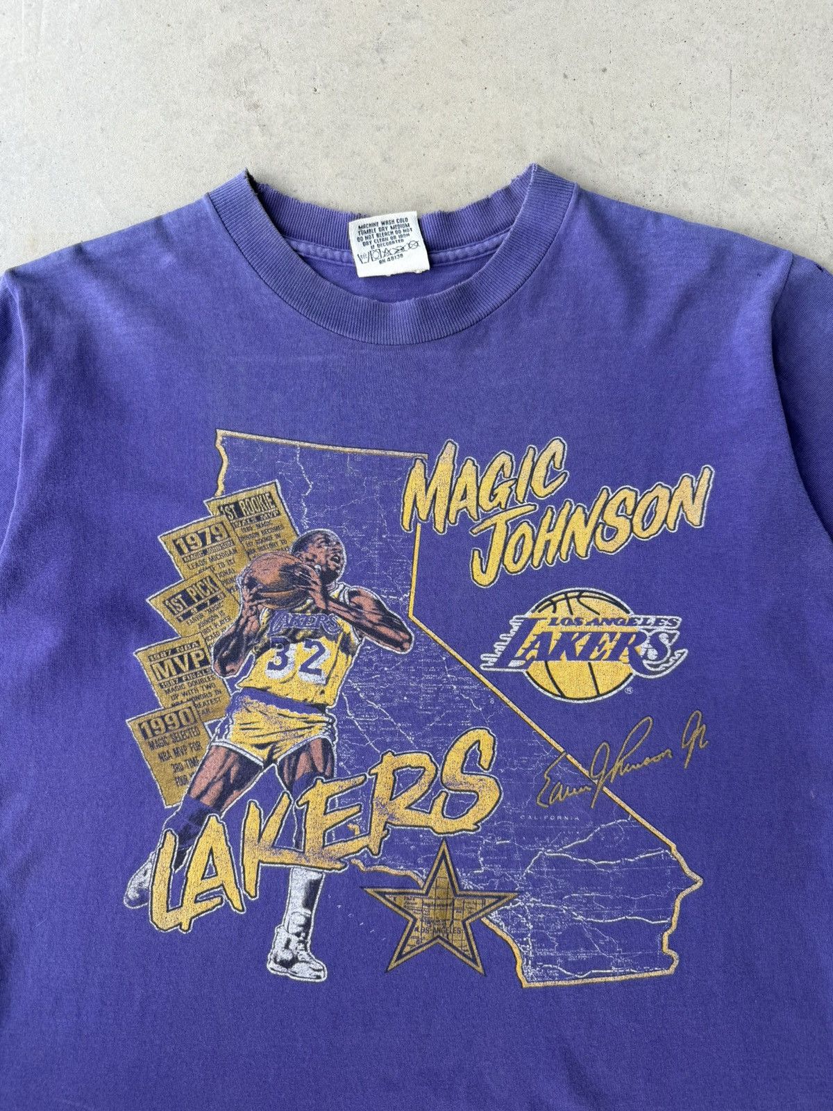 Nutmeg Vintage 90s Magic Johnson LA Lakers NBA Nutmeg T-Shirt Size US S / EU 44-46 / 1 - 2 Thumbnail