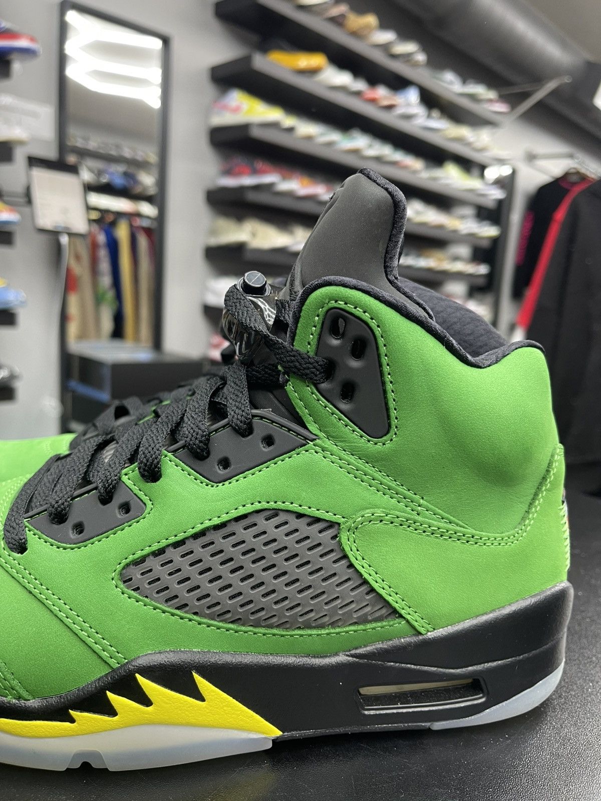 Jordan Brand Size 9 - Jordan 5 Retro SE Oregon Gently Used Size US 9 / EU 42 - 3 Thumbnail