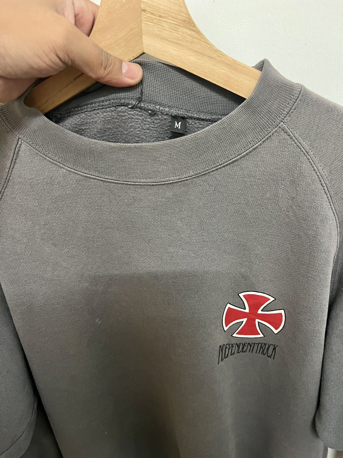 Independent Truck Co. × Santa Cruz Skateboards × Vintage Vintage Y2K Independent Truck Company Sweatshirt Crewneck Size US M / EU 48-50 / 2 - 7 Thumbnail