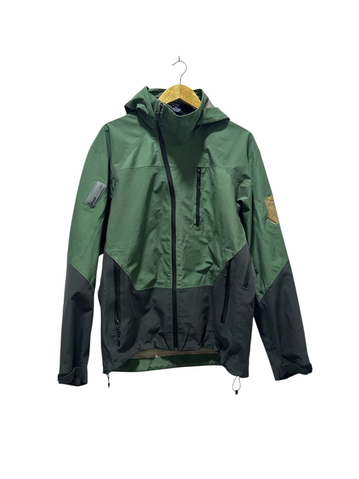 Arc'teryx ARC’TERYX Recco Avalanche Rescue System XCR Goretex Sample ...