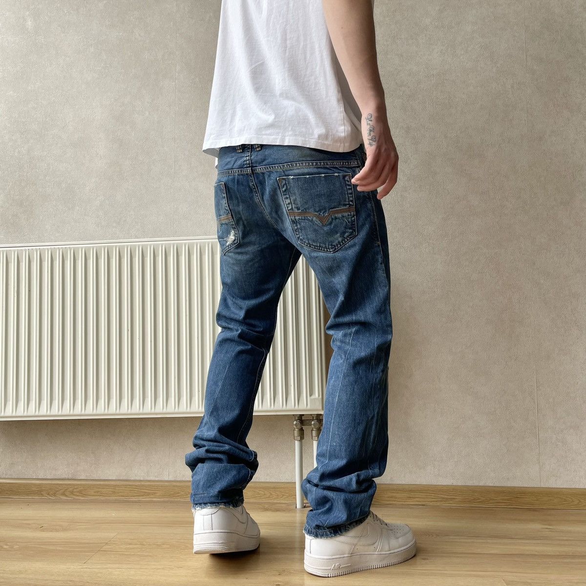 Diesel 90s Diesel Distressed Denim Jeans Y2K Grunge Straight Fit Size US 34 / EU 50 - 4 Thumbnail