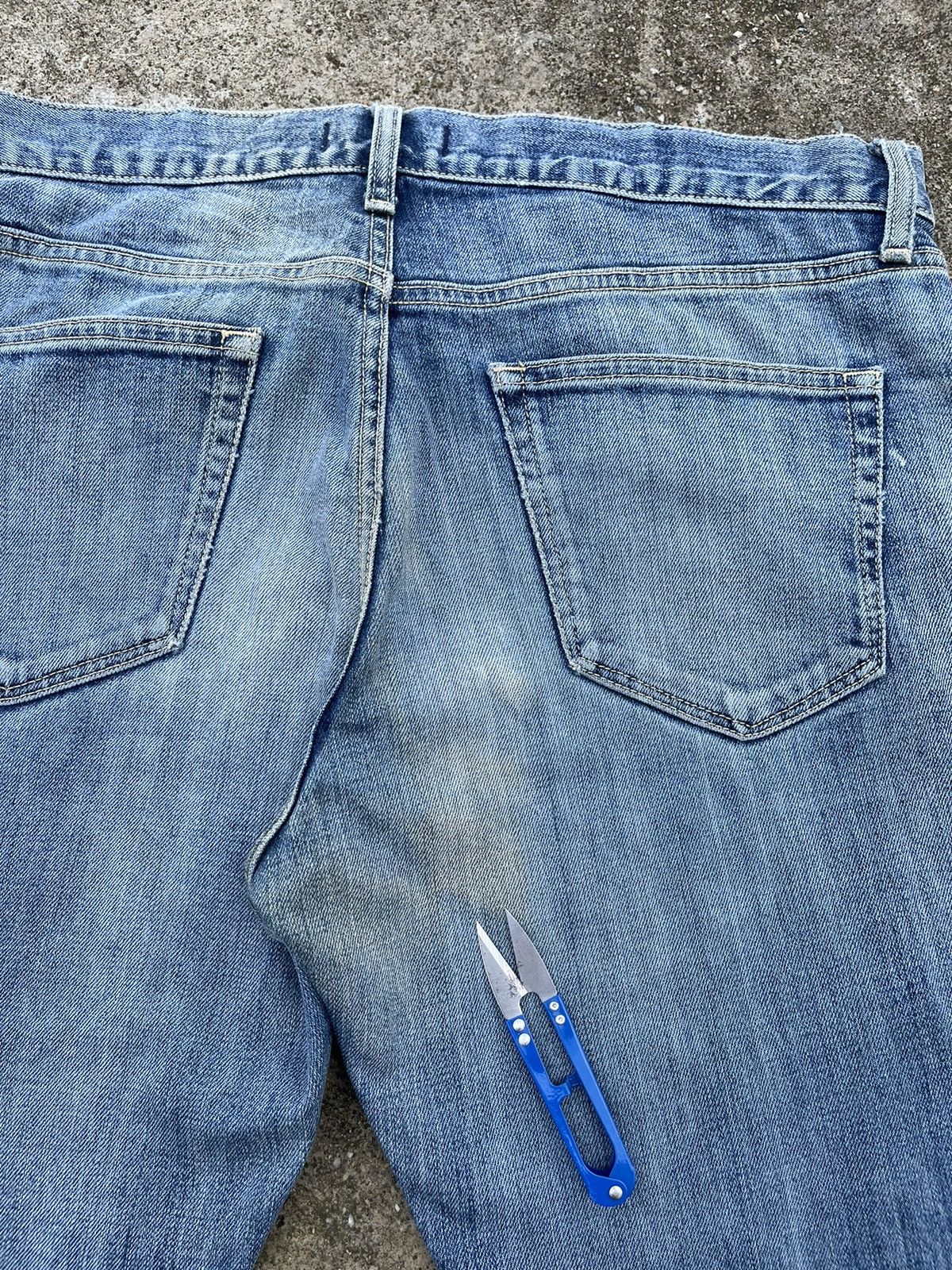 Japanese Brand × Jean × Uniqlo 🔥Japanese Brand Uniqlo Selvedge Distressed Denim W35🔥 Size US 35 - 11 Thumbnail