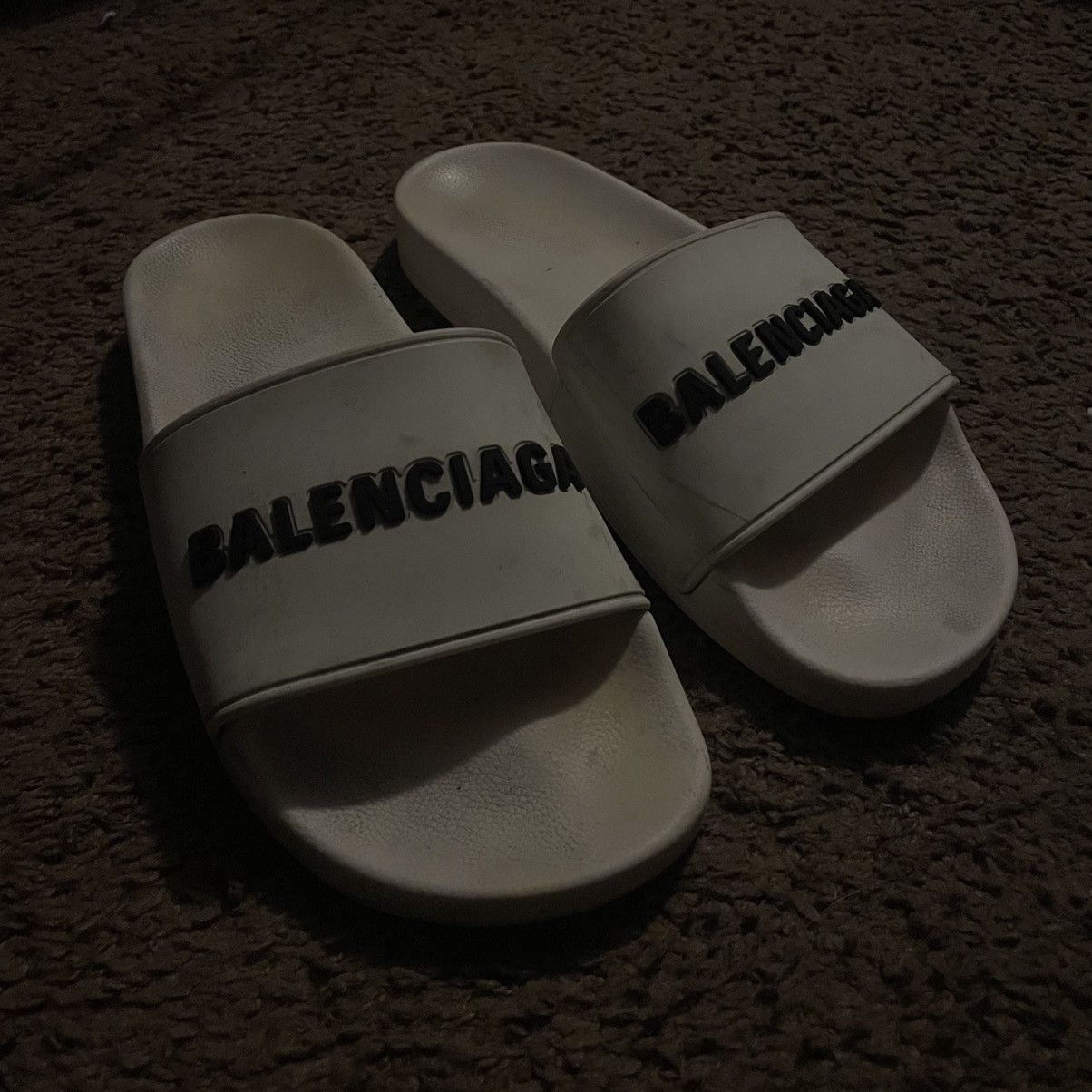 Balenciaga BALENCIAGA White Pool Slides Size US 6 / EU 39 - 1 Thumbnail