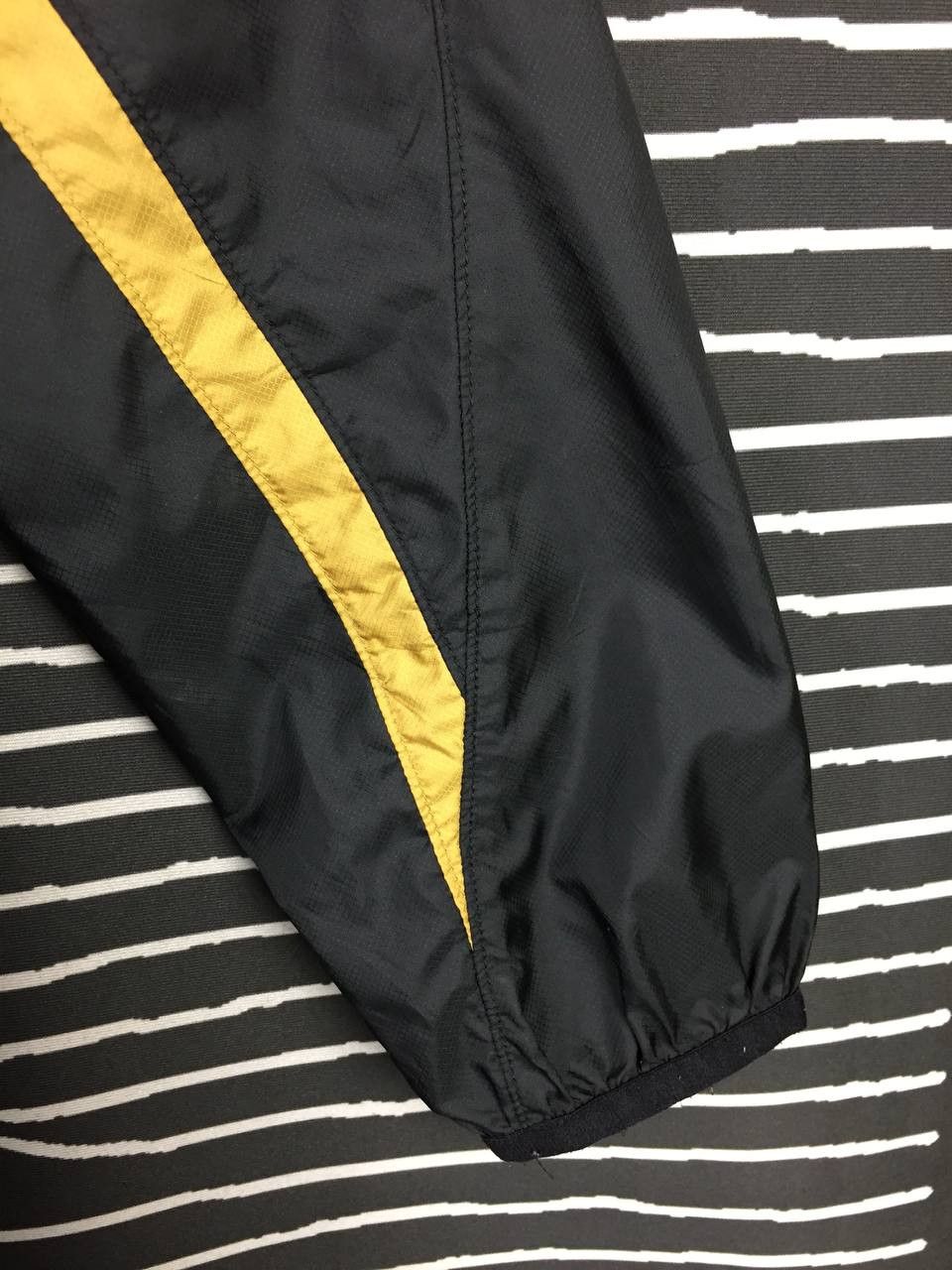Mizuno Vtg Mizuno Ignitus Pullover Windbreaker Training Jersey Size US L / EU 52-54 / 3 - 6 Thumbnail