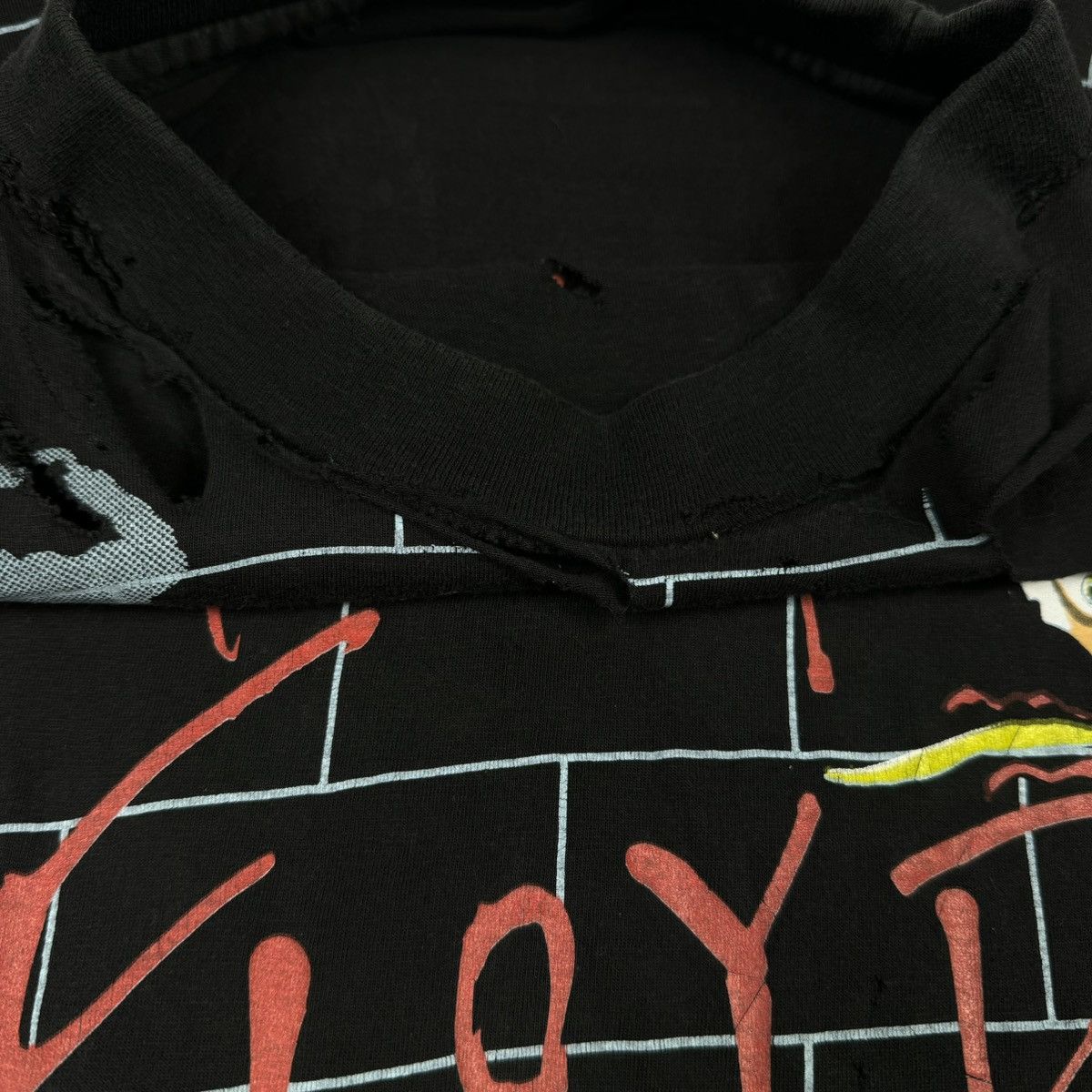 Band Tees Vintage 1982 Pink Floyd ‘The Wall’ Winterland AOP T Shirt Size US XL / EU 56 / 4 - 4 Thumbnail