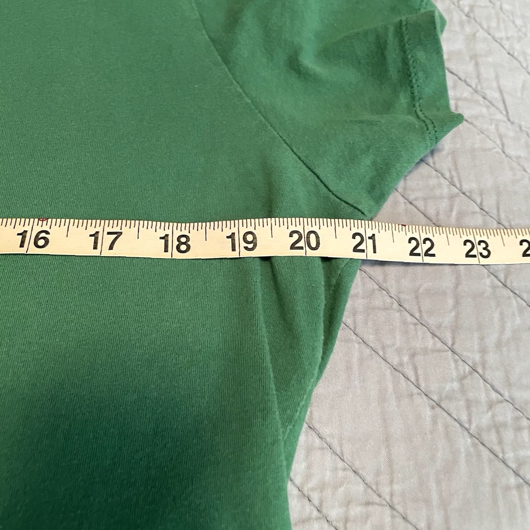 Gildan Go Green T-Shirt Large Vintage Gildan Unisex Adults Cotton Jersey Short Sleeve Crew Neck Spirit Logo Eagles Team Irish Bird City Classic Green Size US L / EU 52-54 / 3 - 5 Thumbnail