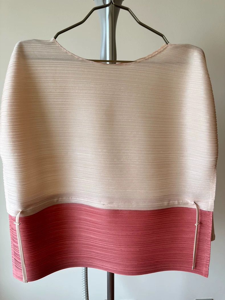 Issey Miyake Issey Miyake size:3 Pink color-blocked pleated short-sleev Size XS / US 0-2 / IT 36-38 - 2 Thumbnail