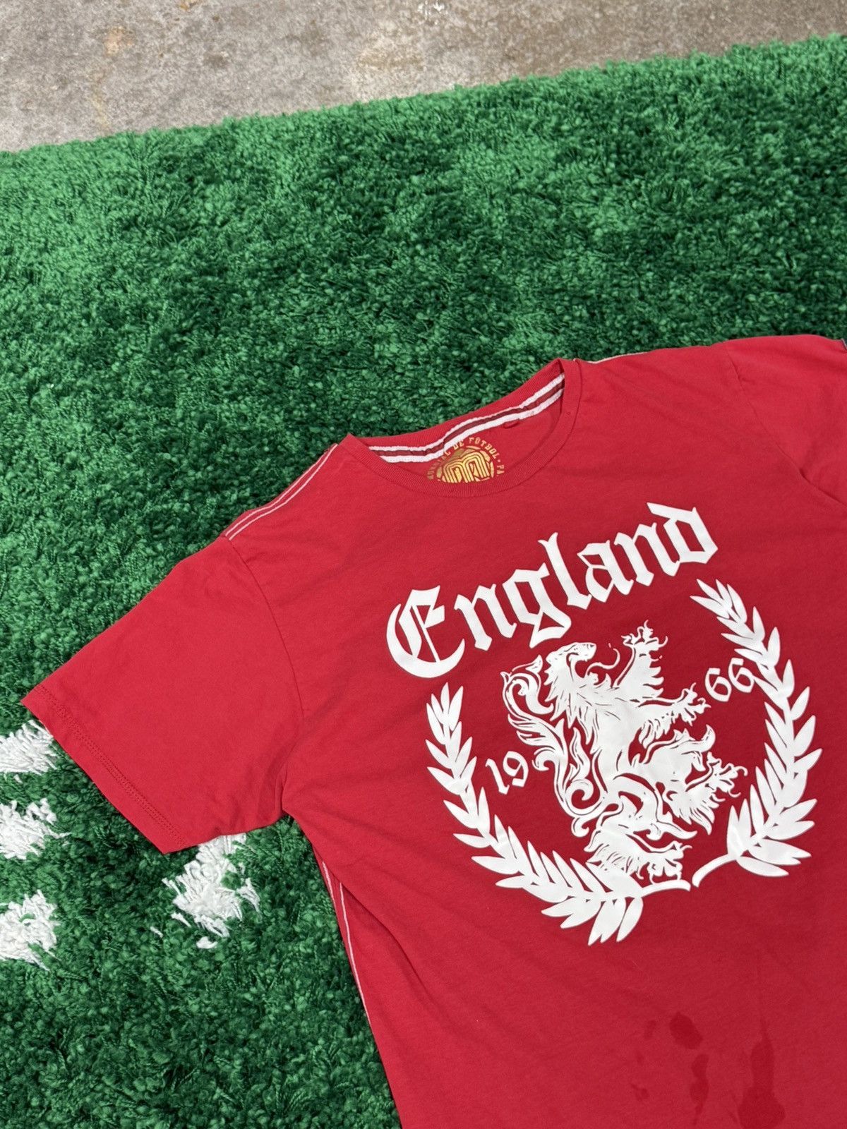 Vintage Vintage England Crest Logo Tee Red Medium UK Y2k Size US M / EU 48-50 / 2 - 2 Thumbnail