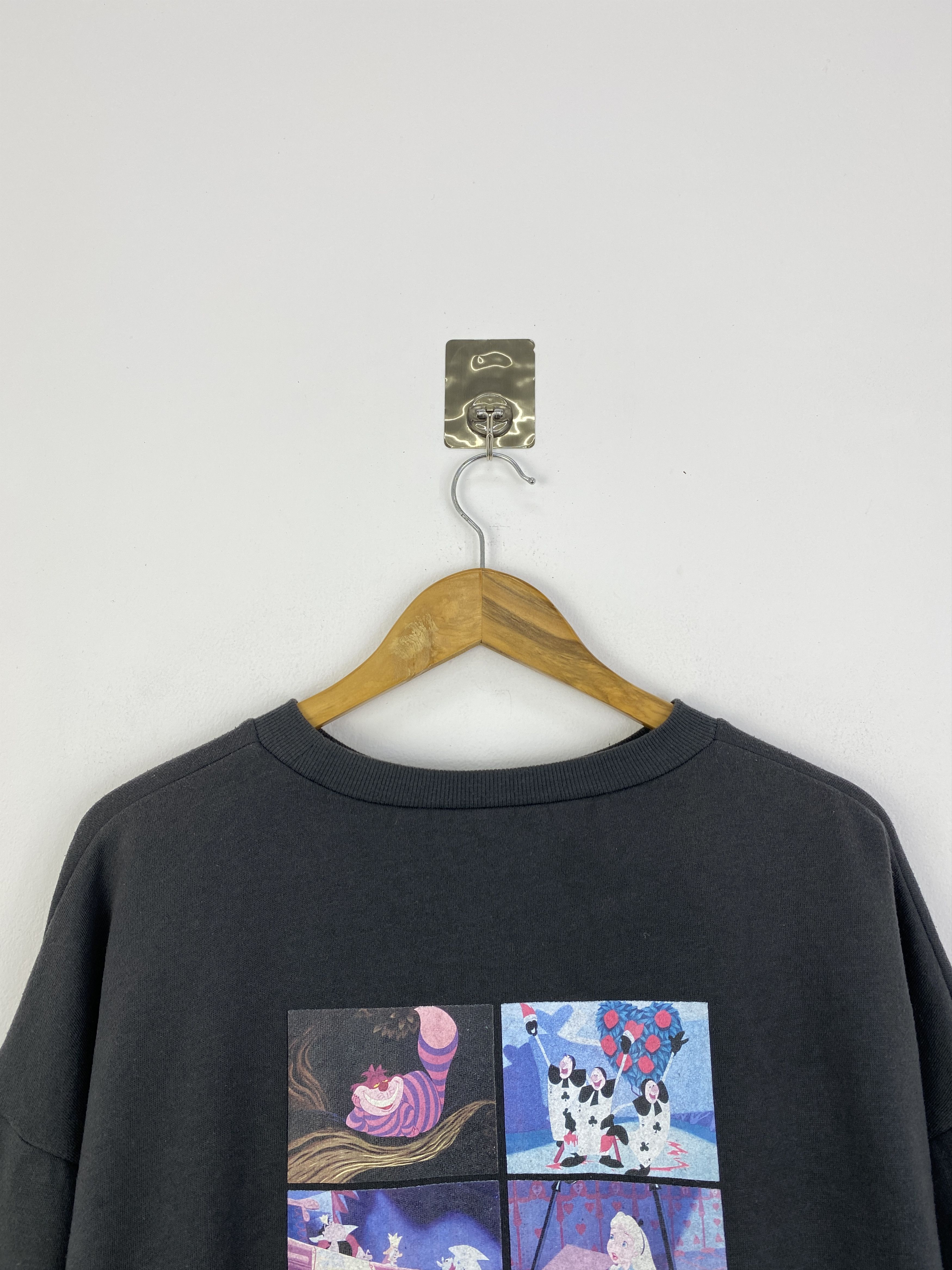 Disney Vintage Disney Alice In Wonderland Backhit Sweatshirt SH0041 Size US XL / EU 56 / 4 - 3 Thumbnail