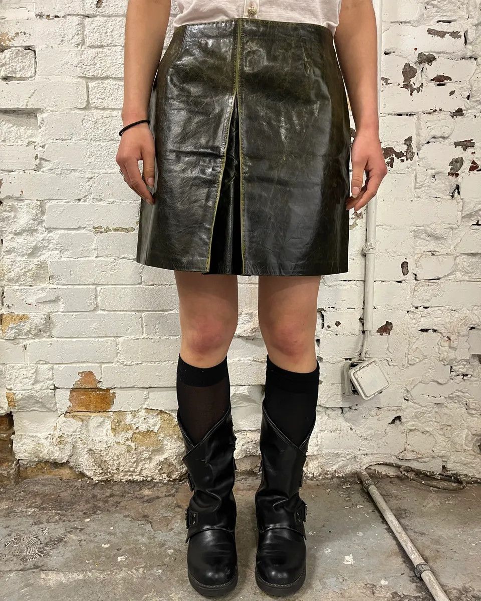 Roberto Cavalli SS2001 Roberto Cavalli Eroded Olive Leather Mini Skirt Size 28" / US 6 / IT 42 - 3 Thumbnail