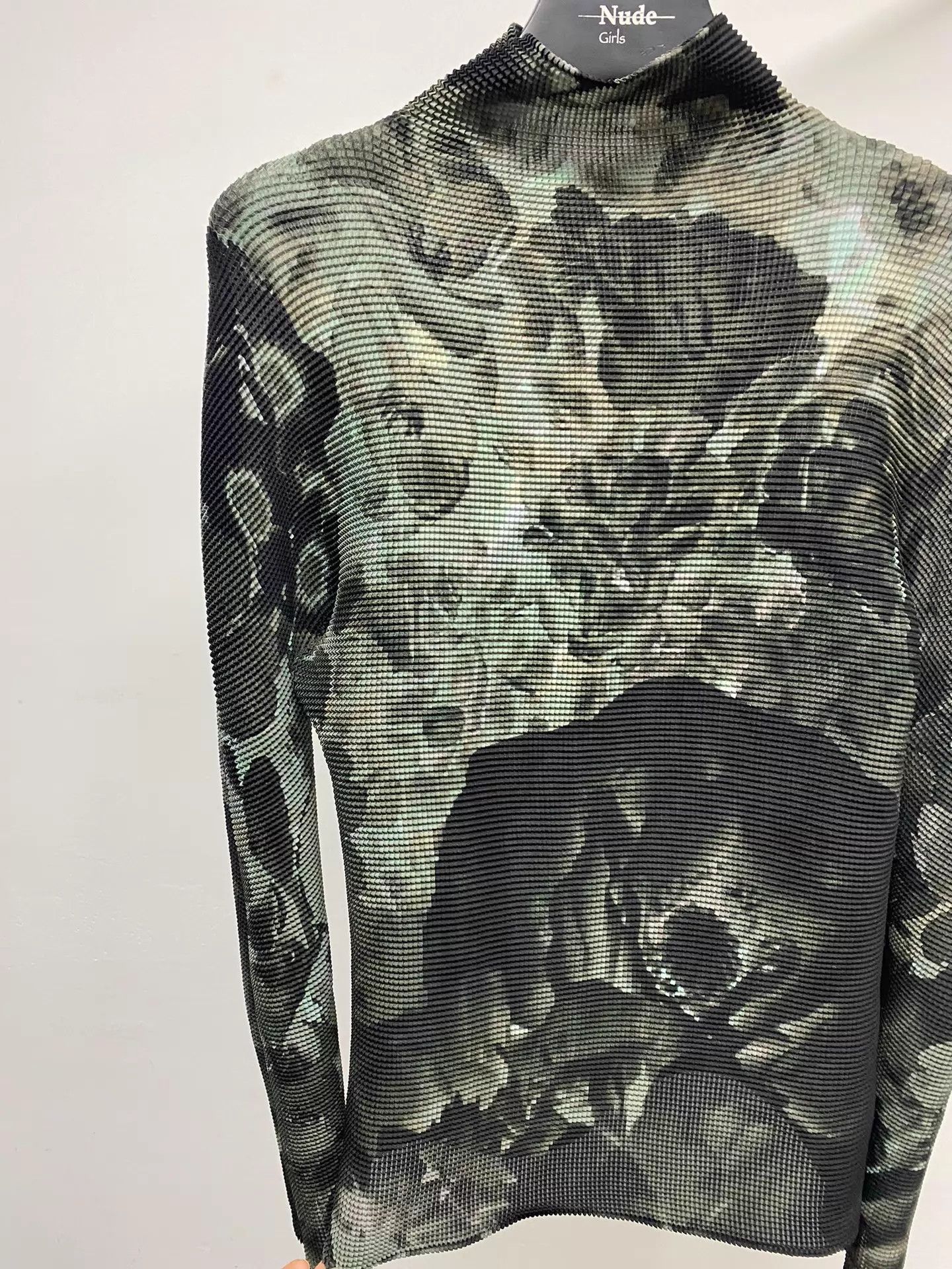 Issey Miyake ISSEY MIYAKE ME Retro Ink Floral Pleated Turtleneck Size ONE SIZE - 2 Thumbnail