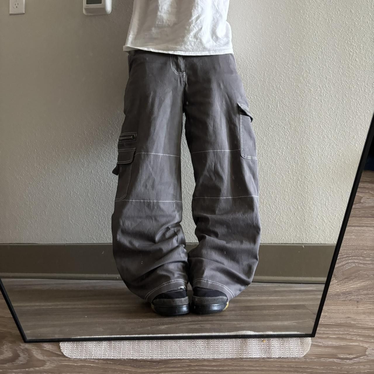 Vintage Crazy Vintage Y2K/2000s Baggy Grey Streetwear Skater Style Cargo Pants! 29x29 Size US 29 - 1 Thumbnail