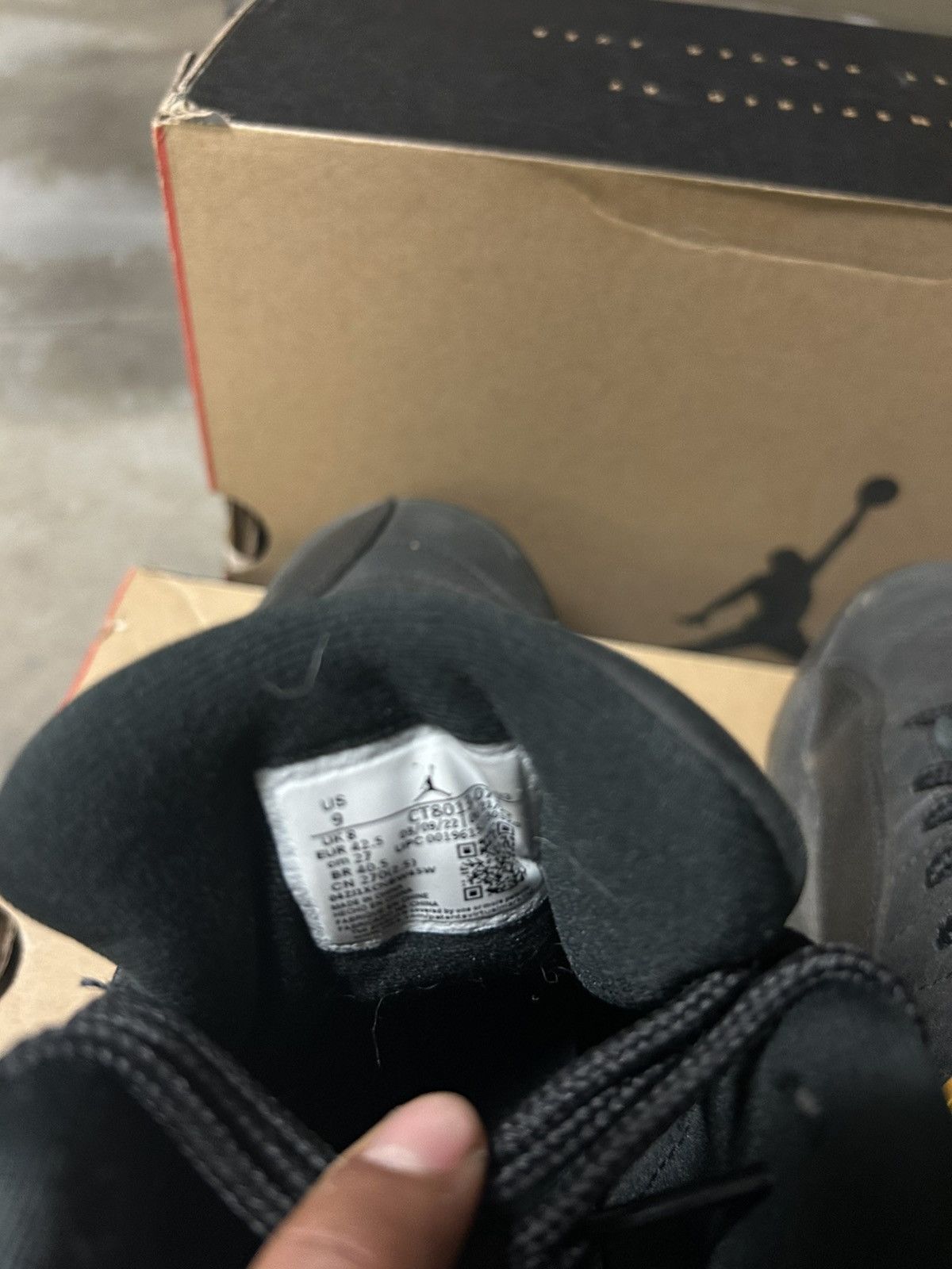 Jordan Brand × Nike Air Jordan 12 Black Taxi Size US 9 / EU 42 - 7 Thumbnail