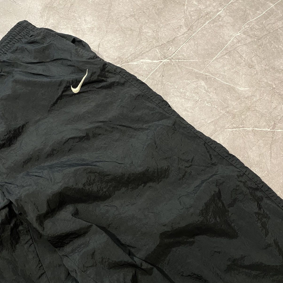 Nike VINTAGE NIKE NYLON DRILL PANTS MINI SWOOSH BLACK 90s Size US 33 - 7 Thumbnail