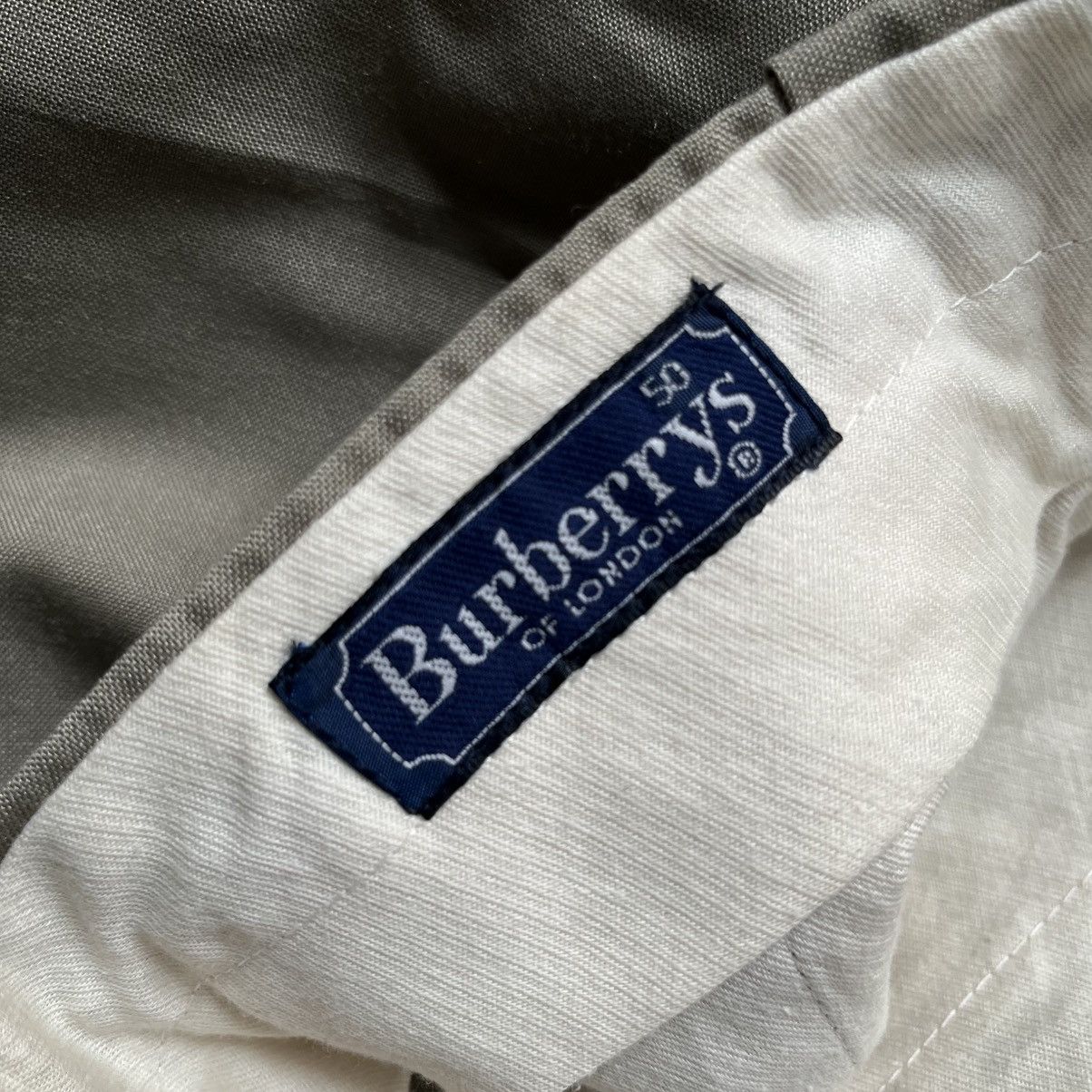 Burberry Vintage Burberrys Khaki Single Pleated Baggy Size US 38 / EU 54 - 6 Thumbnail