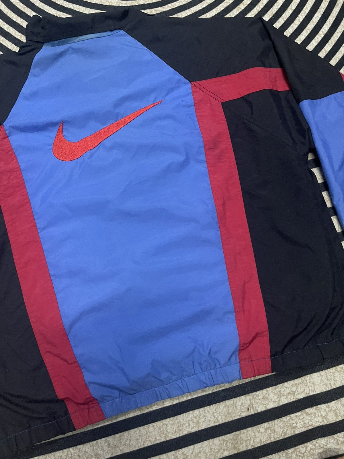 Nike 90s NIKE BIG SWOOSH COLOUR BLOCK WINDBREAKER Size US L / EU 52-54 / 3 - 19 Thumbnail