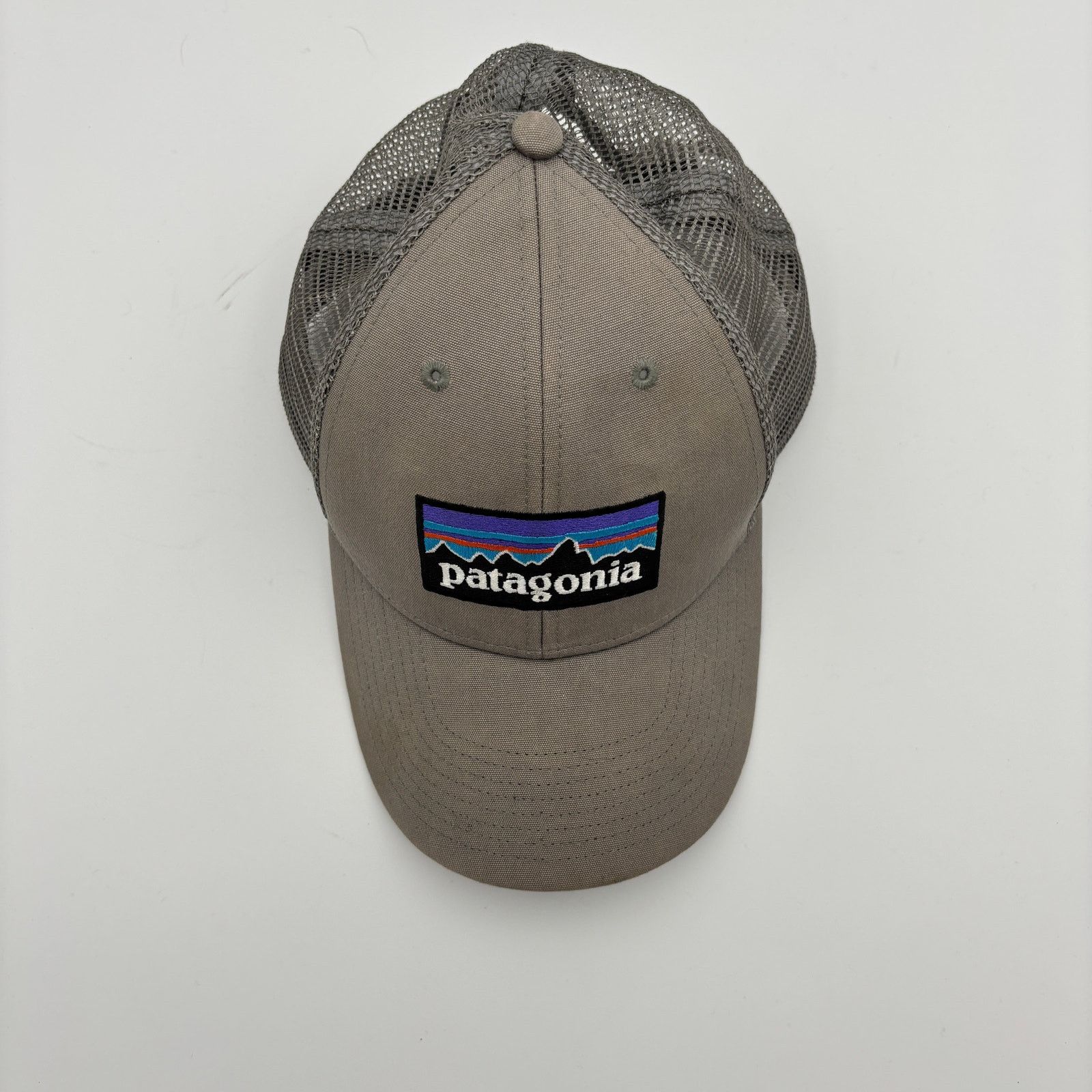Patagonia Patagonia P-6 Logo Mesh Trucker Hat Snapback Gorpcore Size ONE SIZE - 6 Thumbnail