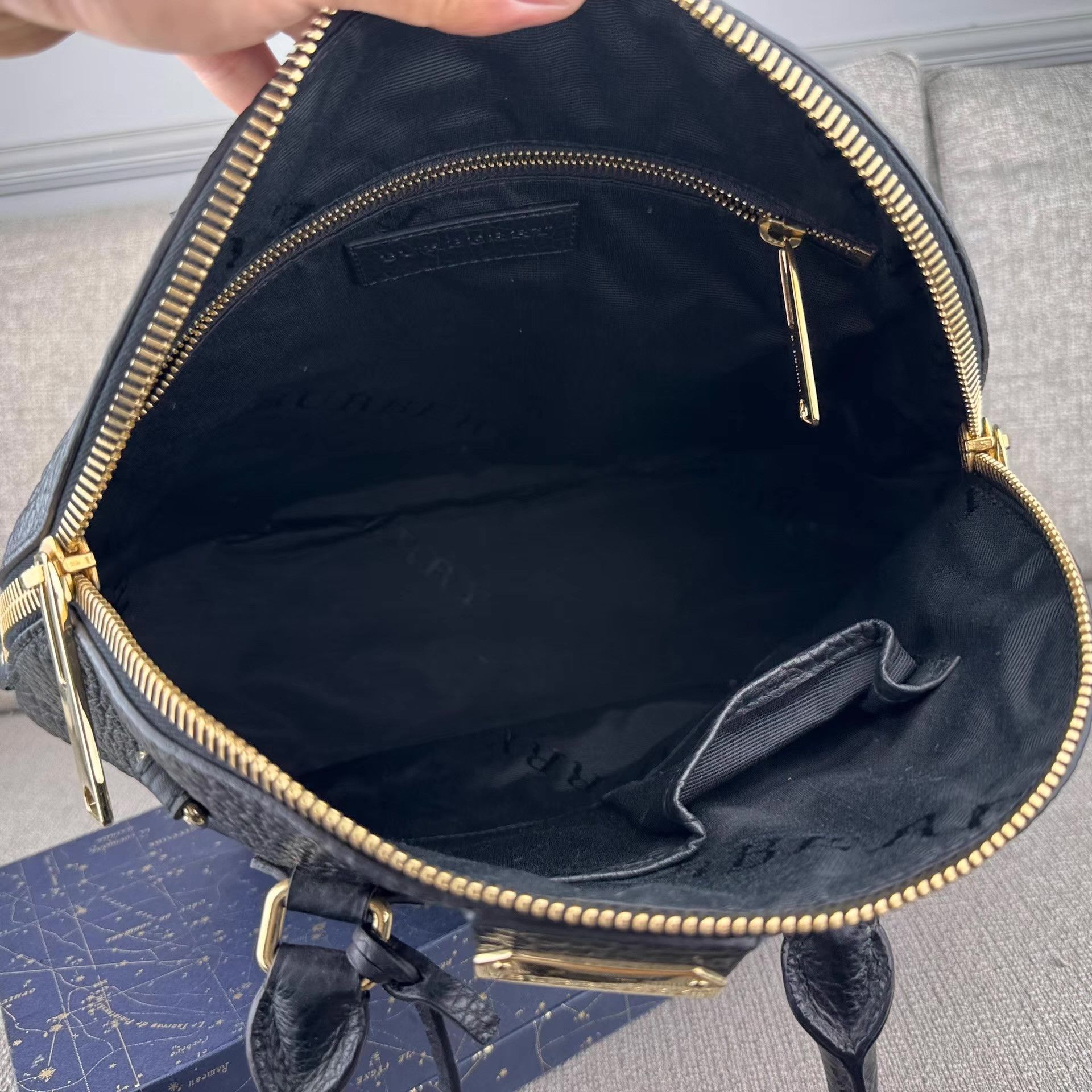 Burberry Burberry black gold genuine leather shell women's handbagＱ27 Size ONE SIZE - 2 Thumbnail