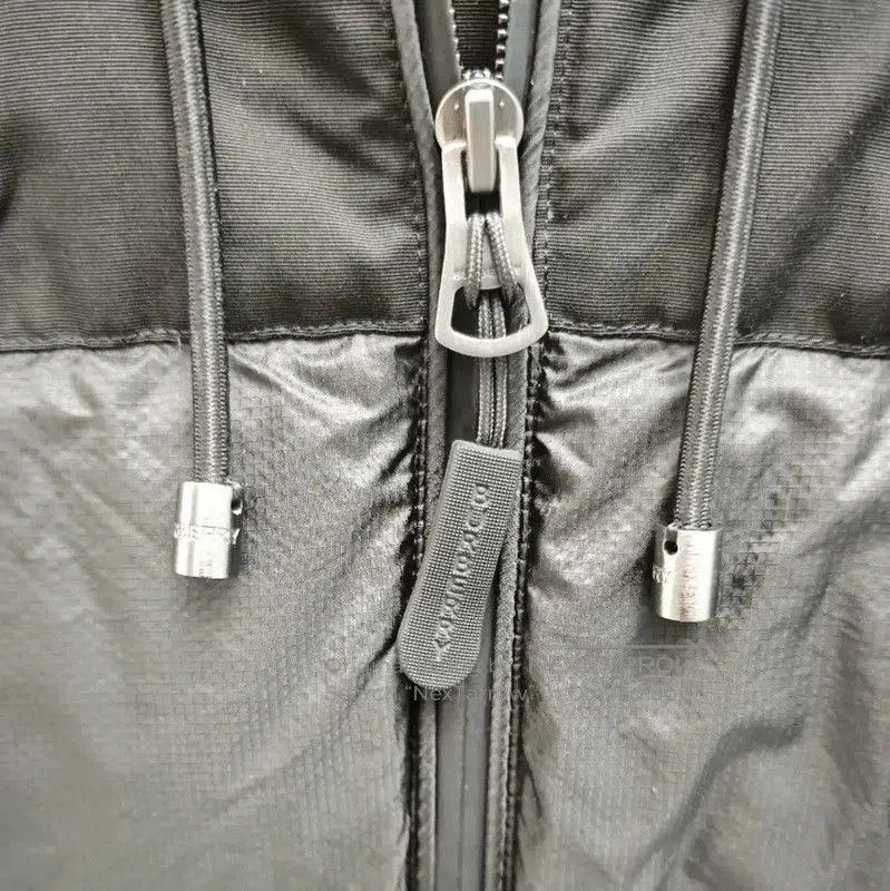 Burberry Burberry Black Winter Down Jacket for Women. Size S / US 4 / IT 40 - 3 Thumbnail