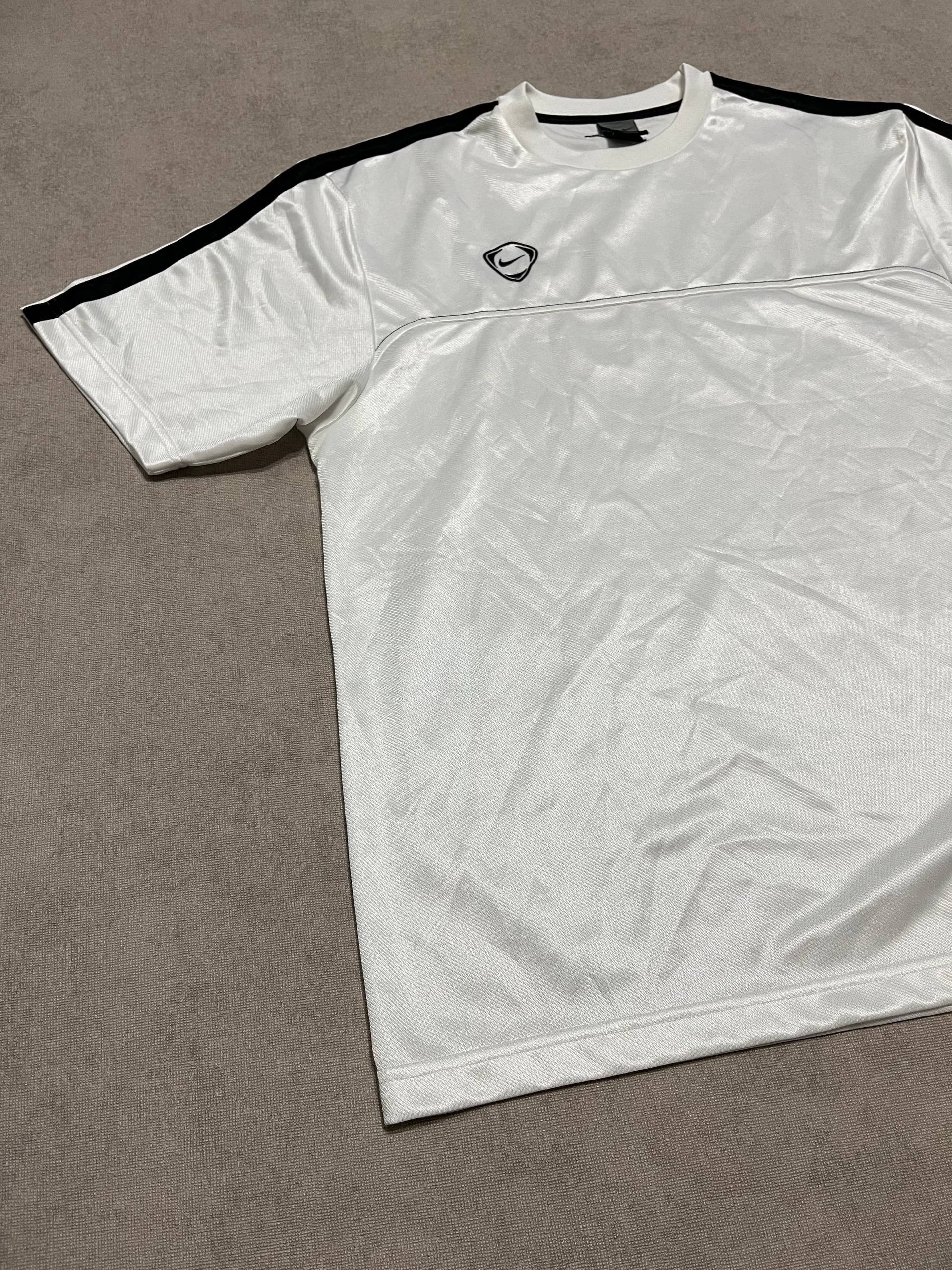 Nike Vintage Nike Jersey Logo T Shirt Men`s White Logo Tn Size US L / EU 52-54 / 3 - 5 Thumbnail