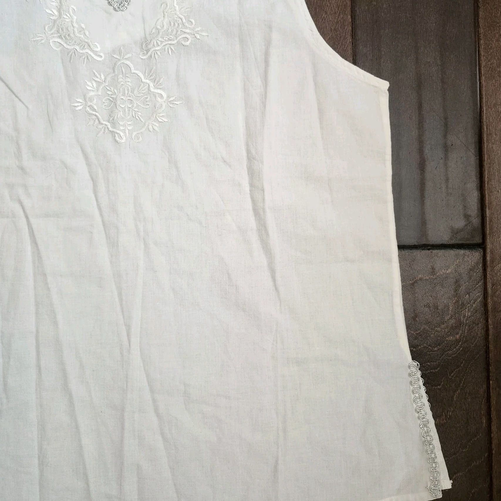 Vintage Sanchi White Embroidered Sleeveless Blouse Top Cotton Size Medium Women Regular Pullover Blouse, Party/Cocktail, Casual, Travel Size M / US 6-8 / IT 42-44 - 4 Thumbnail