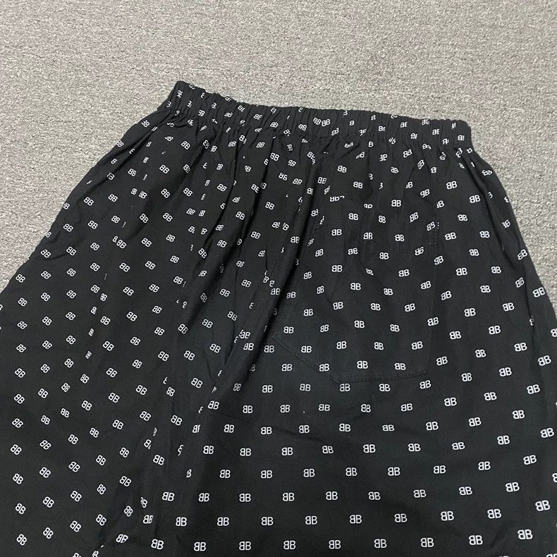 Balenciaga Balenciaga size 48 All-over Logo Short Pants Size US 32 / EU 48 - 3 Thumbnail
