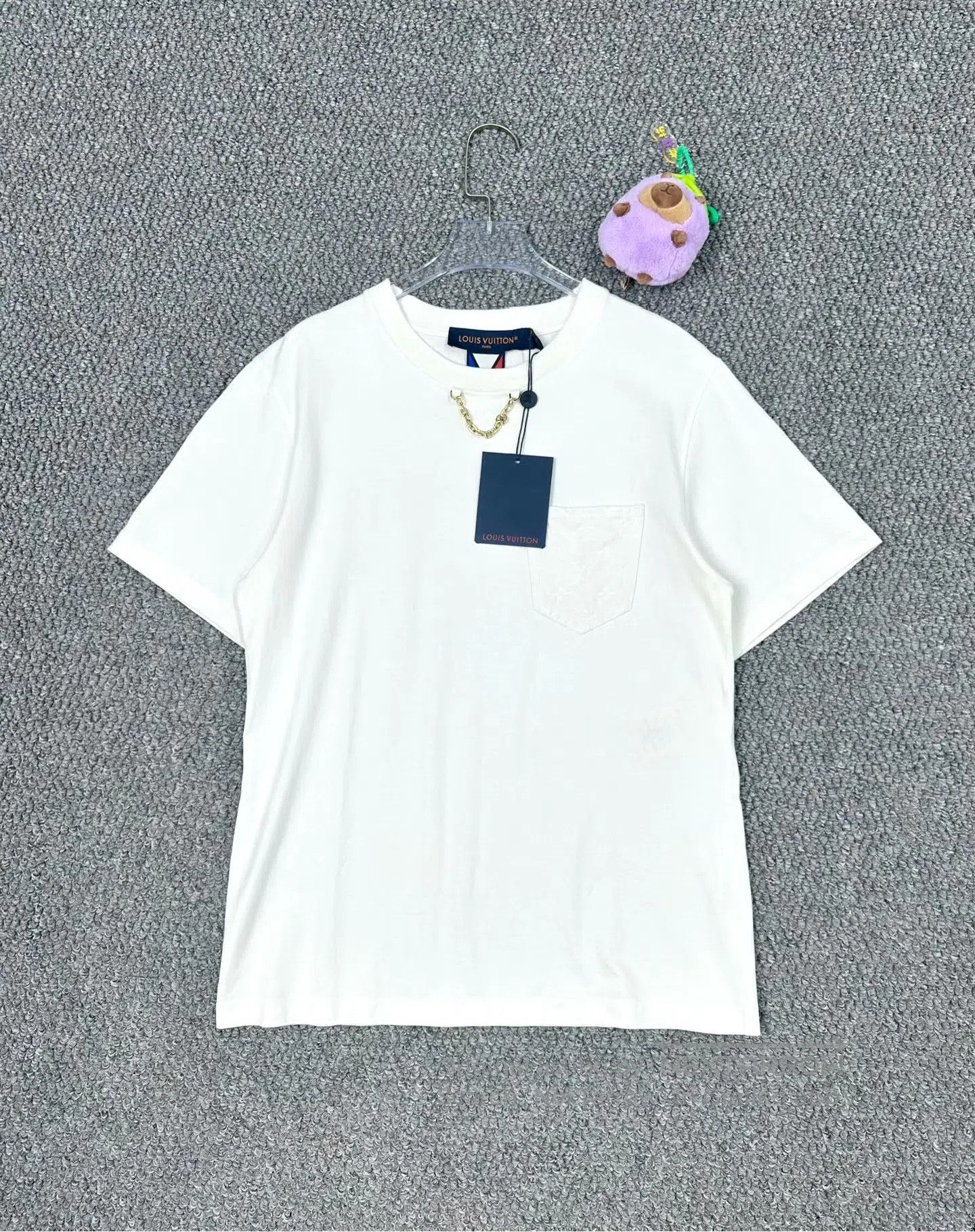Louis Vuitton Louis Vuitton White pocket embossed logo chain short sleev Size US L / EU 52-54 / 3 - 1 Thumbnail