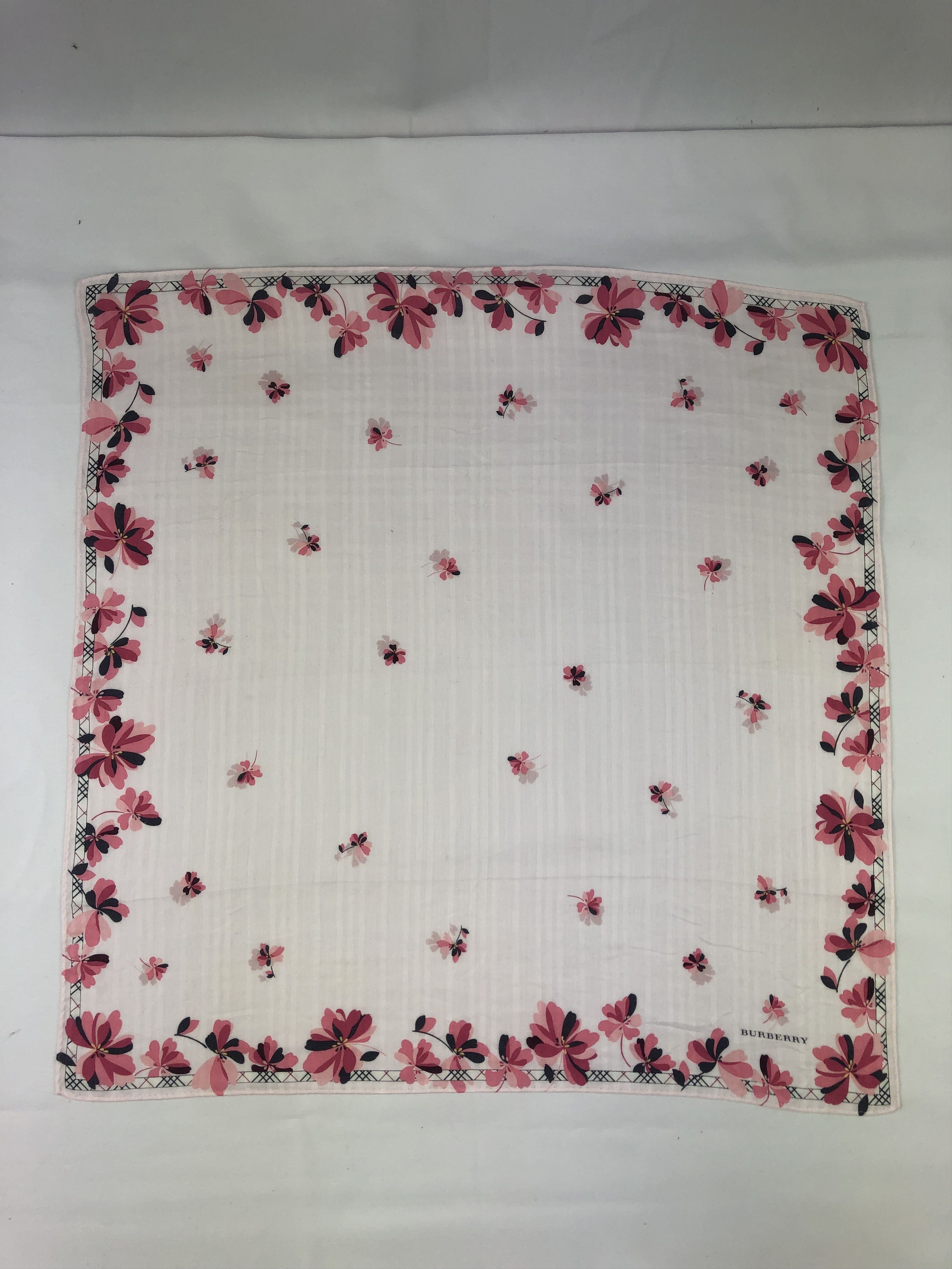 Burberry Burberry Handkerchief / Bandana / Neckerchief Size ONE SIZE - 3 Thumbnail