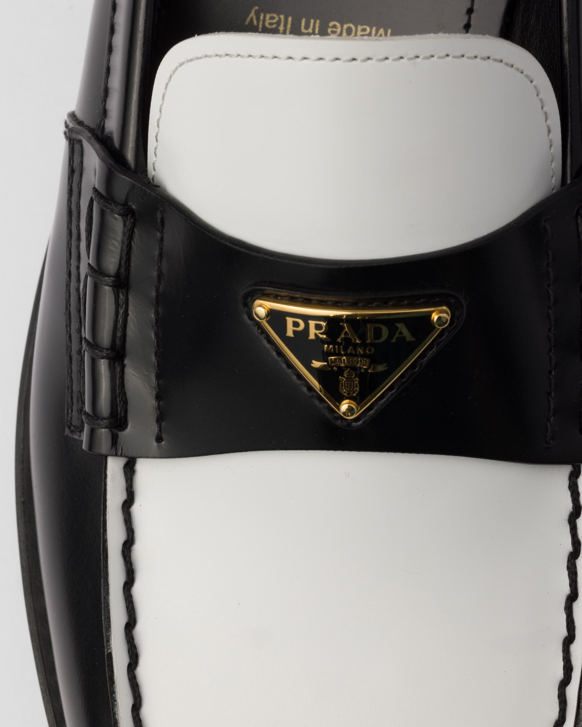 Prada o1la1rc1a0925 Two-Tone Brushed Leather Loafers Black/White Size US 10 / EU 43 - 6 Thumbnail