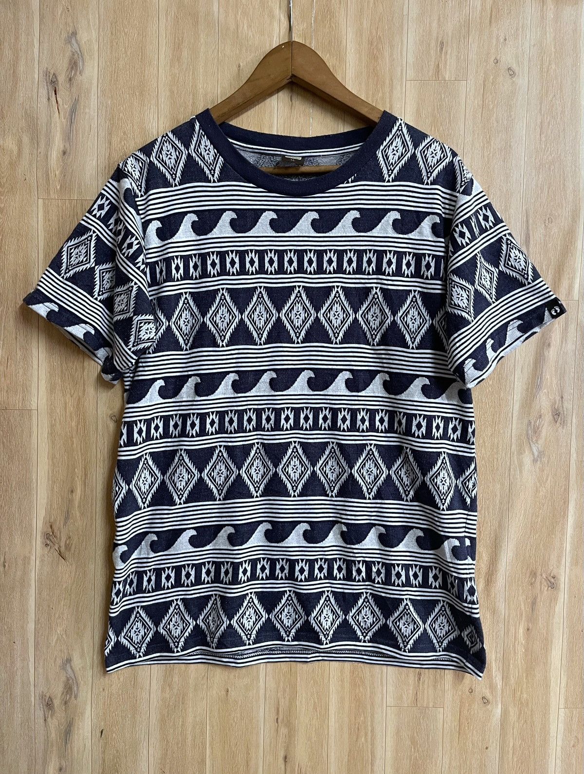Hang Ten × Vintage Vintage 90’s Hang Ten Surf T shirt XL fit M Native Pattern Size US M / EU 48-50 / 2 - 1 Thumbnail