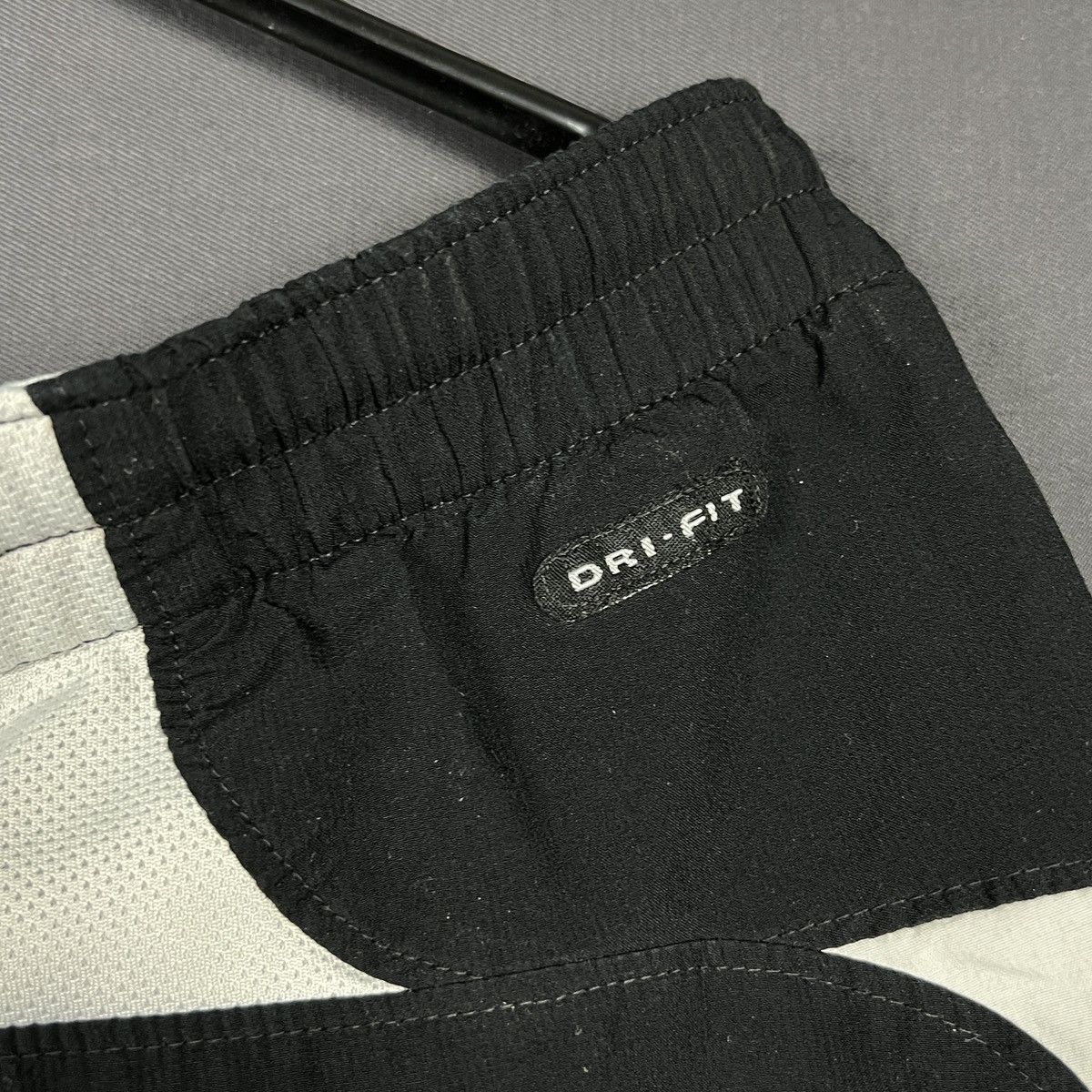 Nike × Vintage Nike Dri-Fit Athletic Shorts M Black White Zipper Pocket Size US 34 / EU 50 - 9 Thumbnail